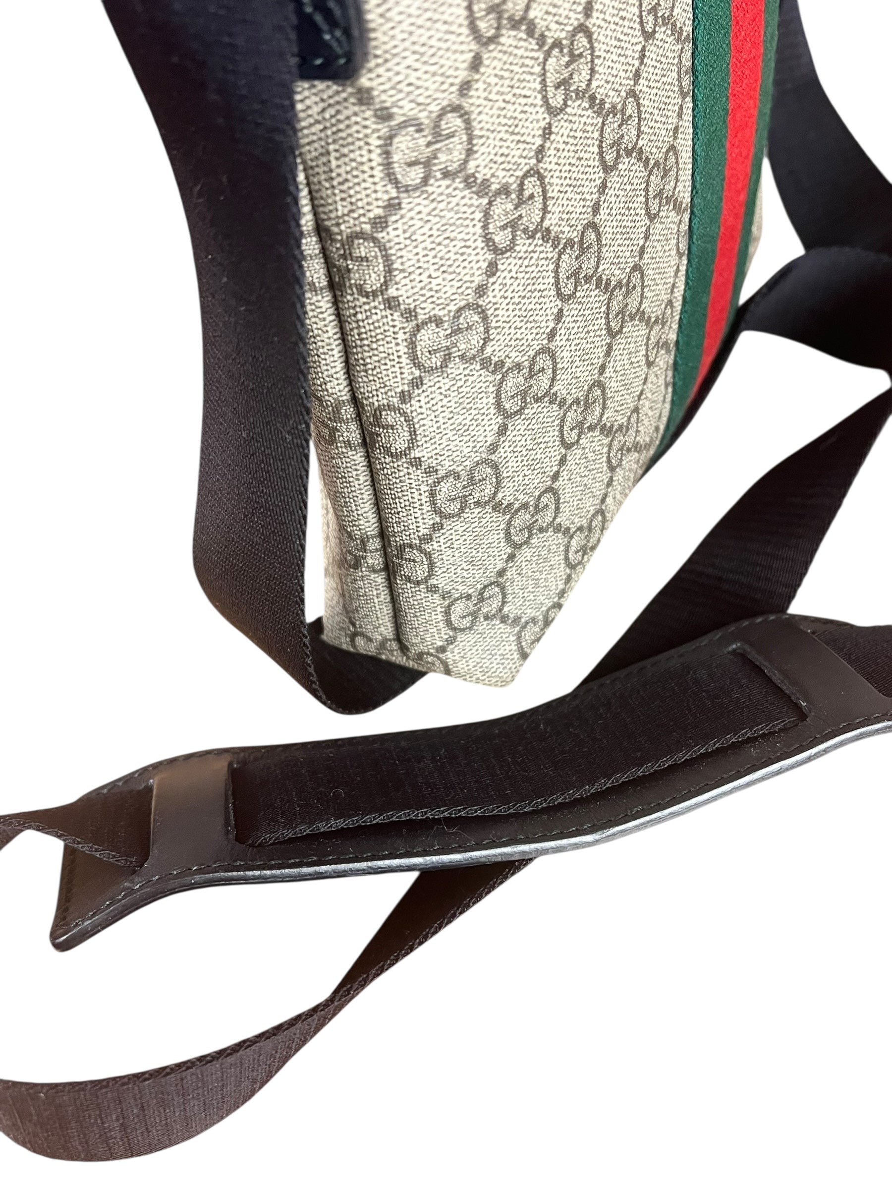Gucci GG Supreme Monogram Messenger Bag