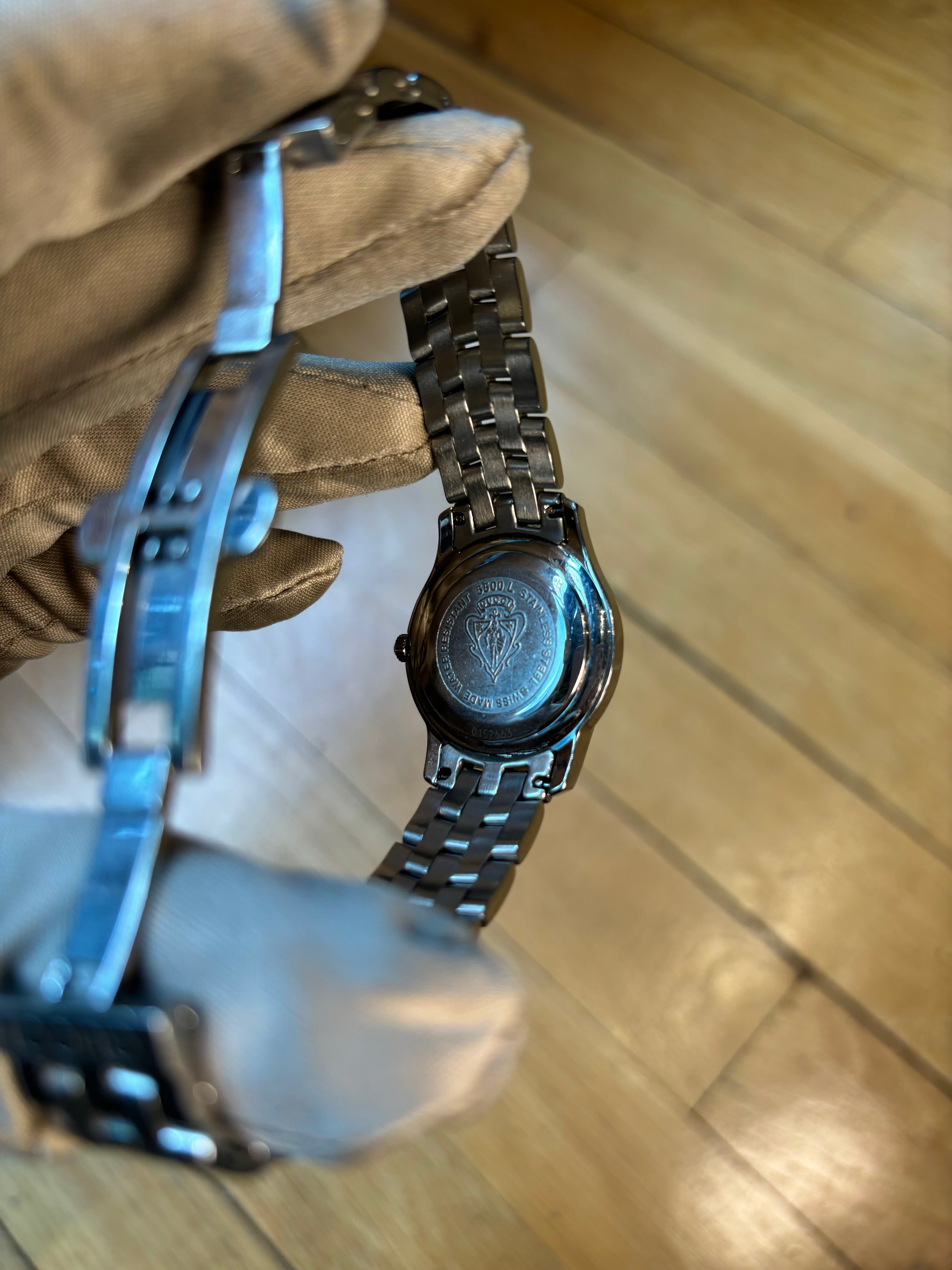 Gucci Stainless Steel Link Black Roman Numeral Dial