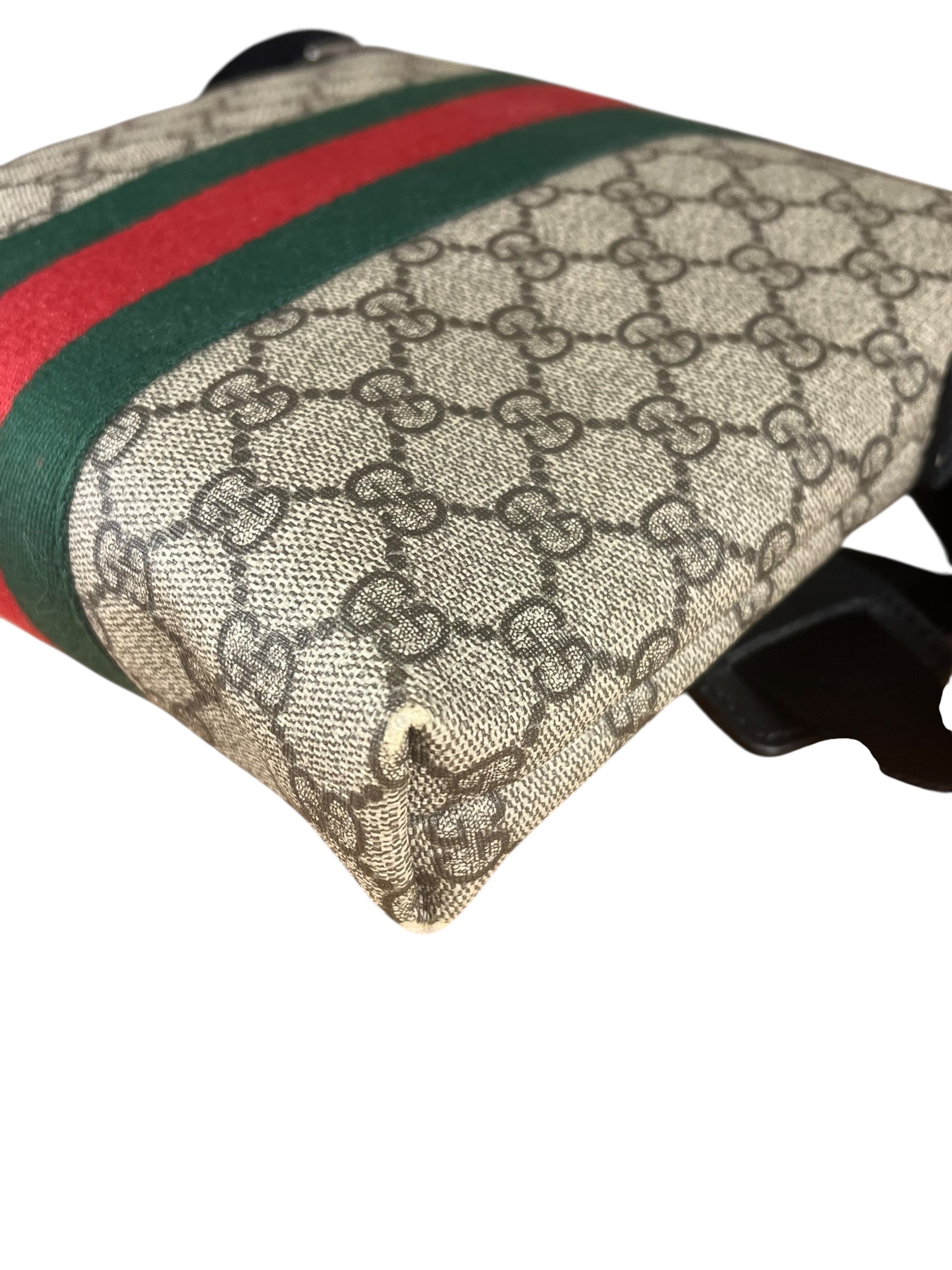 Gucci GG Supreme Monogram Messenger Bag