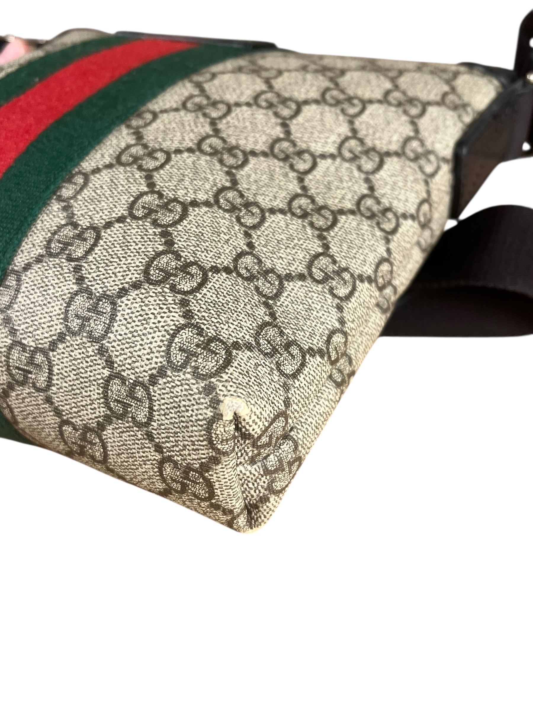 Gucci GG Supreme Monogram Messenger Bag