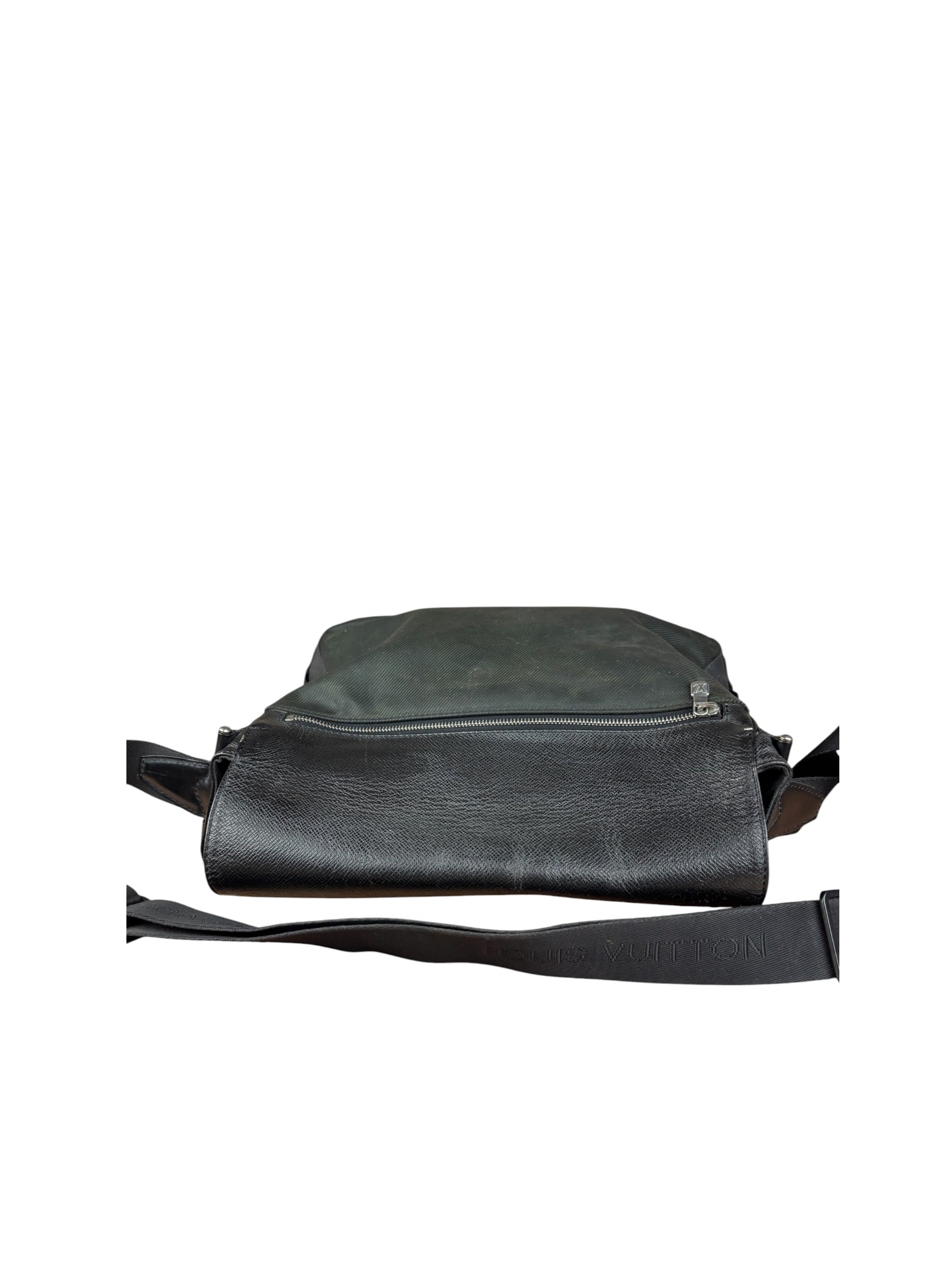Louis Vuitton Black Leather Taiga Viktor Messenger Bag