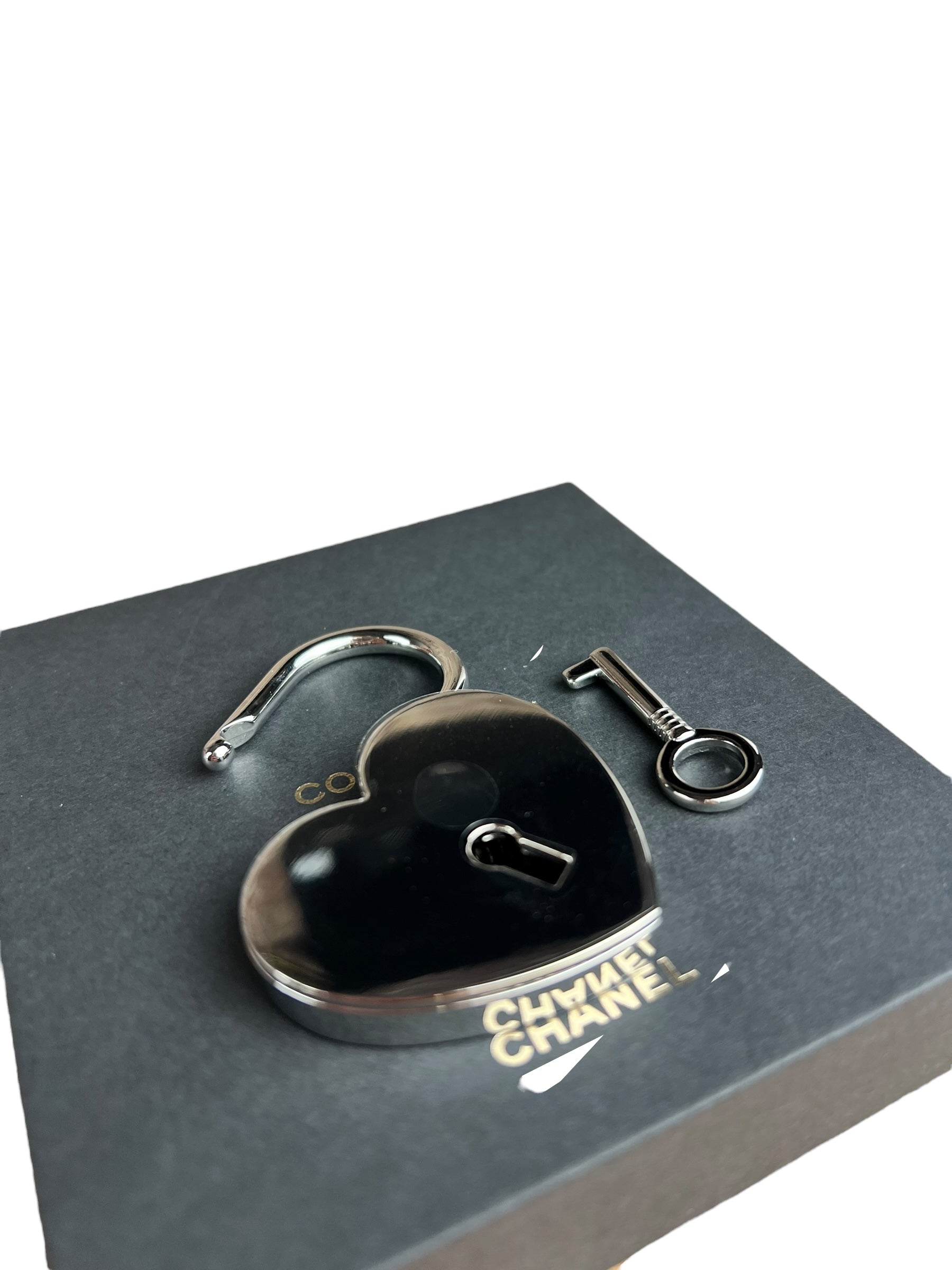 Chanel Beauty LA Collection Heart Lock/Key Set
