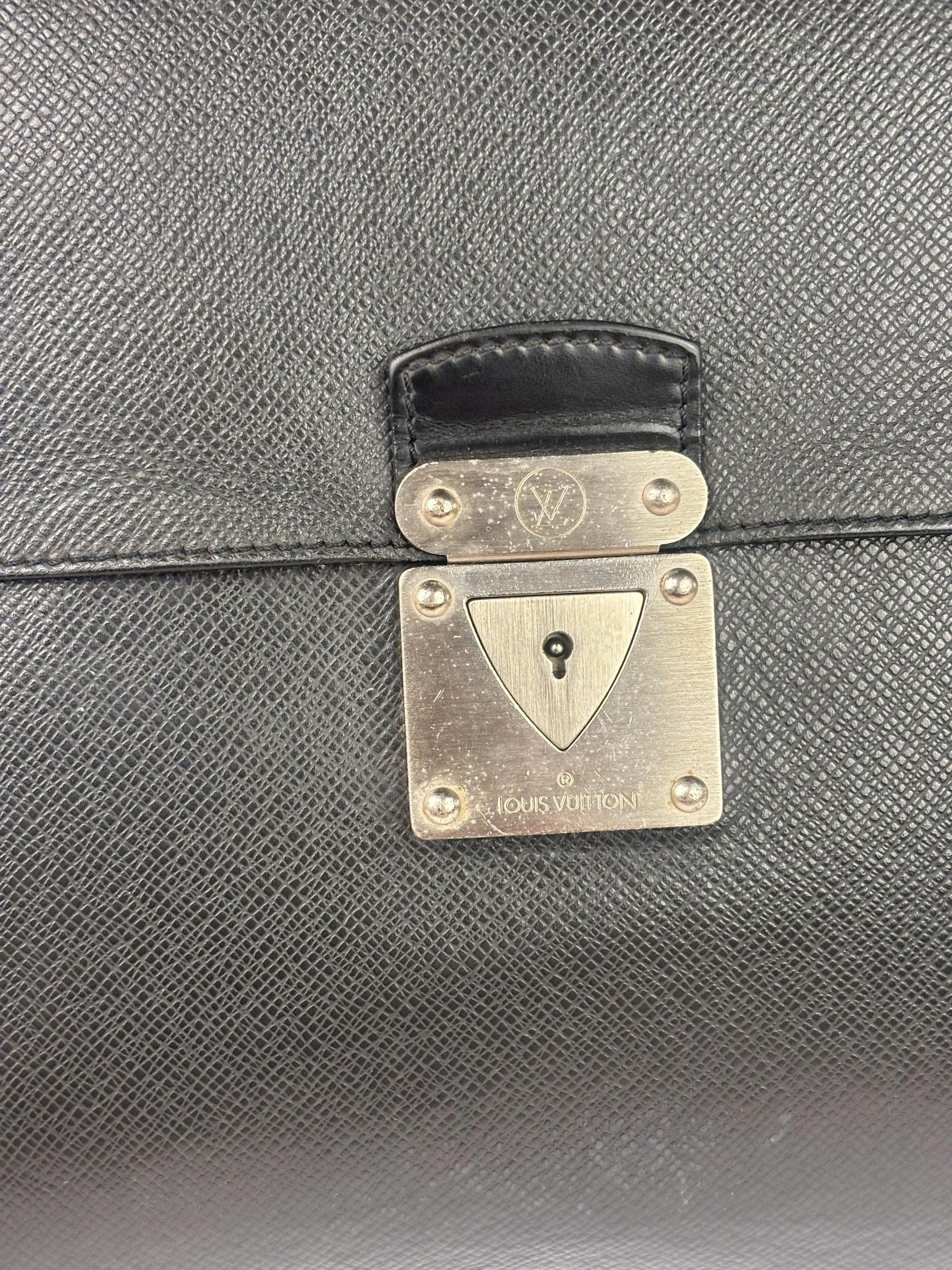 Louis Vuitton Black Leather Taiga Minuto Documents Portfolio