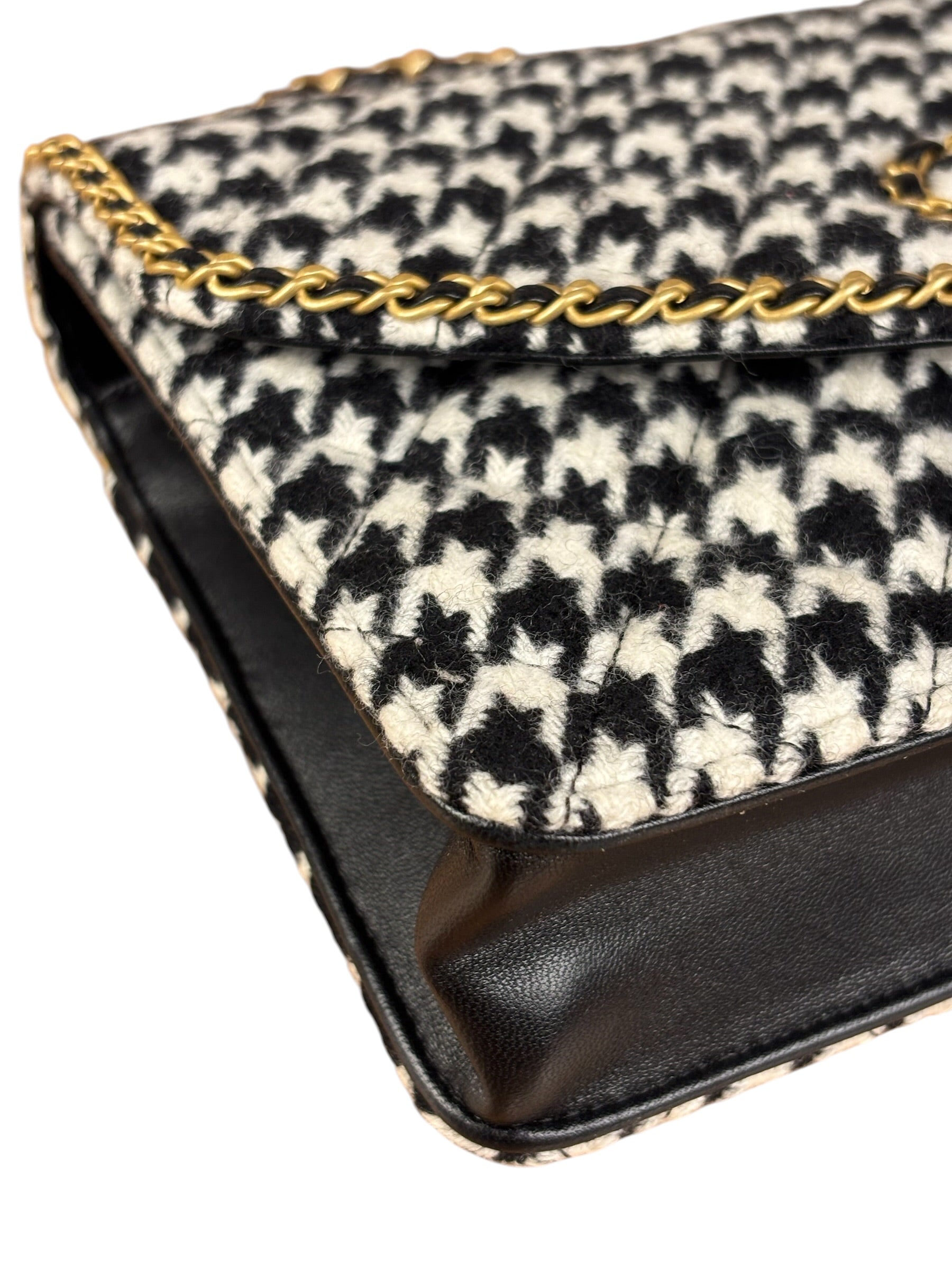 Chanel Houndstooth Tweed Heart Chain Flap Bag 2024