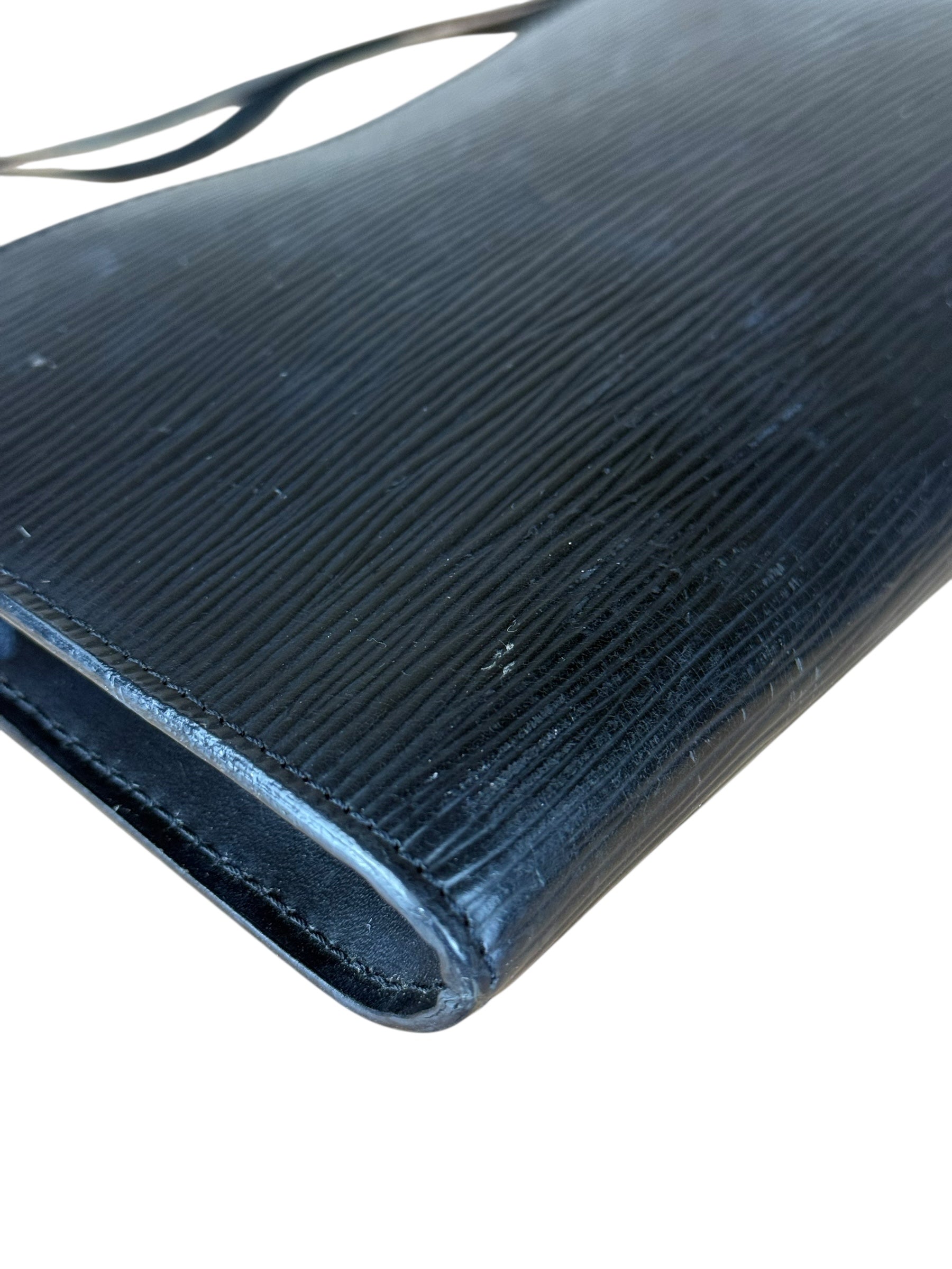 Louis Vuitton Black Epi Pochette