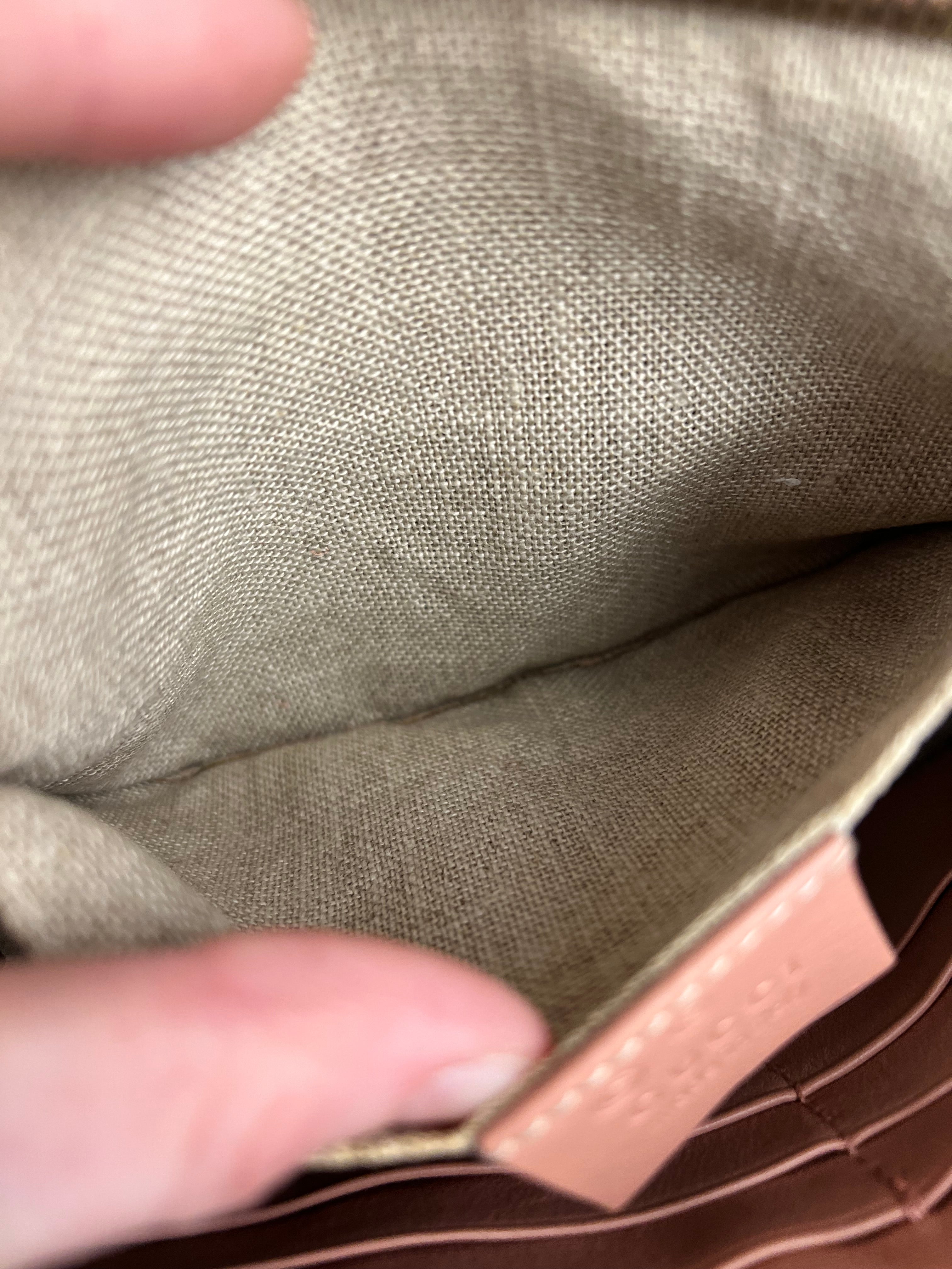 Gucci Bree Microguccissima Leather Camera Bag Pink