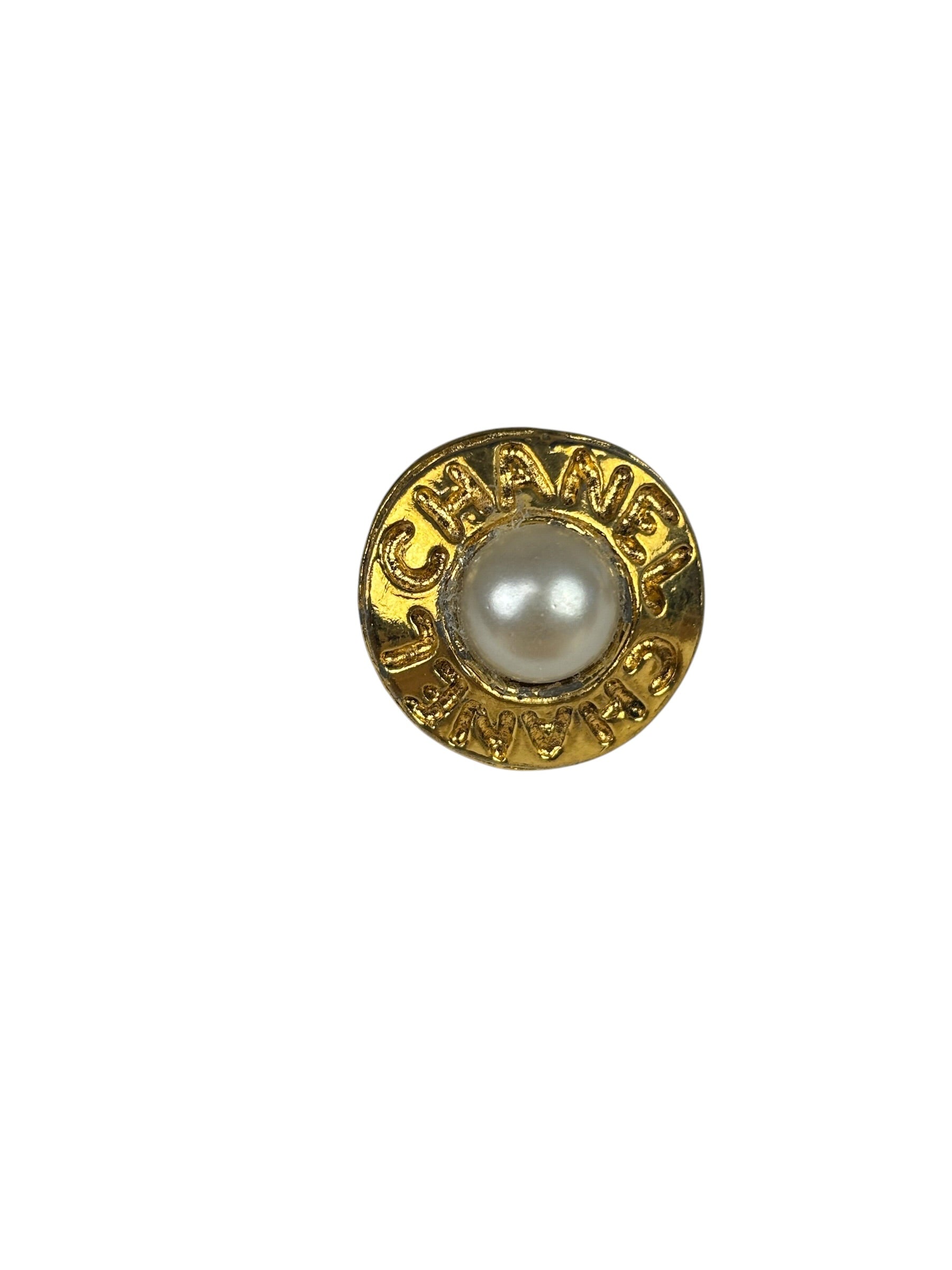 Chanel Vintage Pearl Round Gold-Tone Clip-On Earning