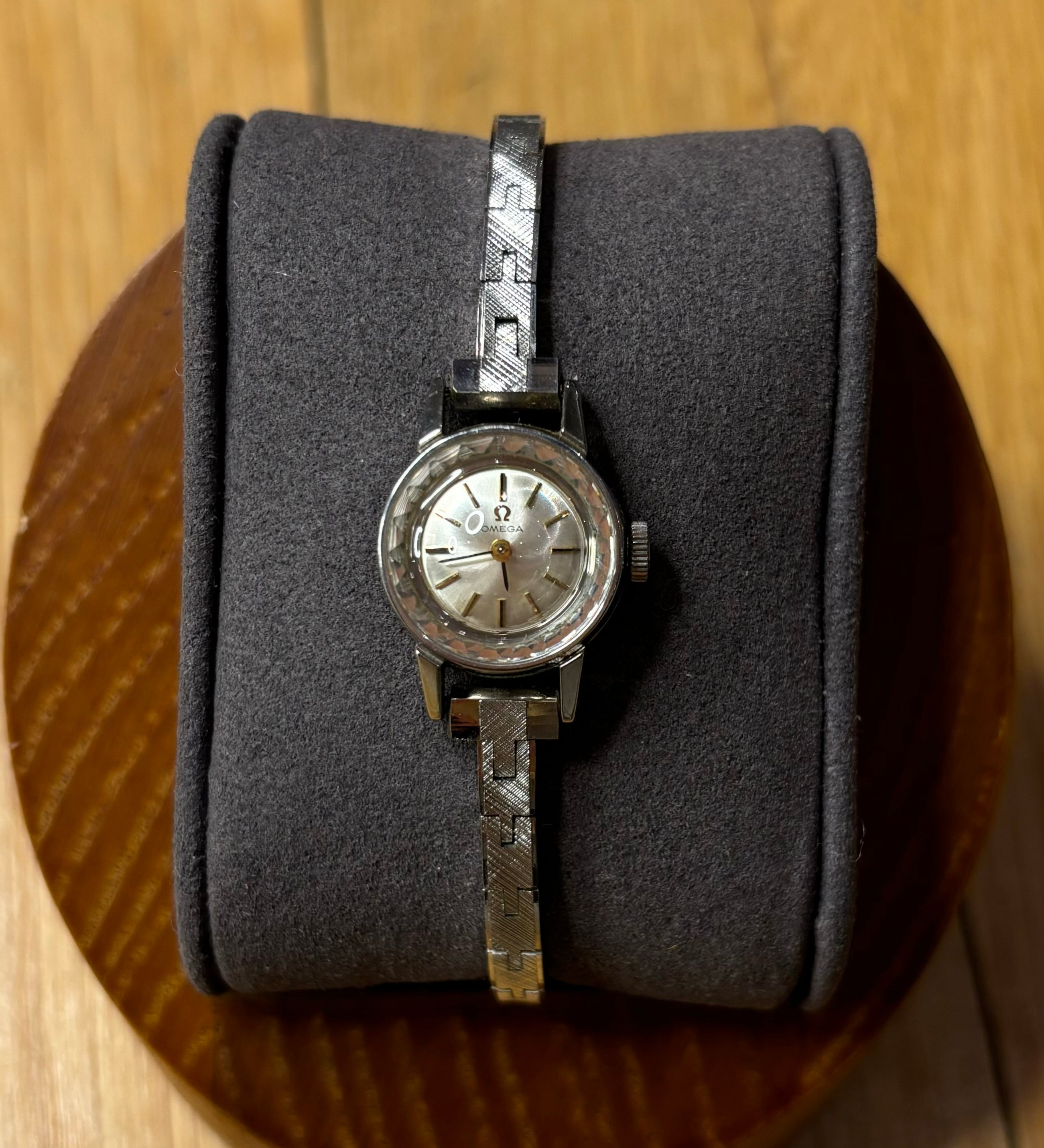 Omega Vintage Silver Round Dial Stainless Steel