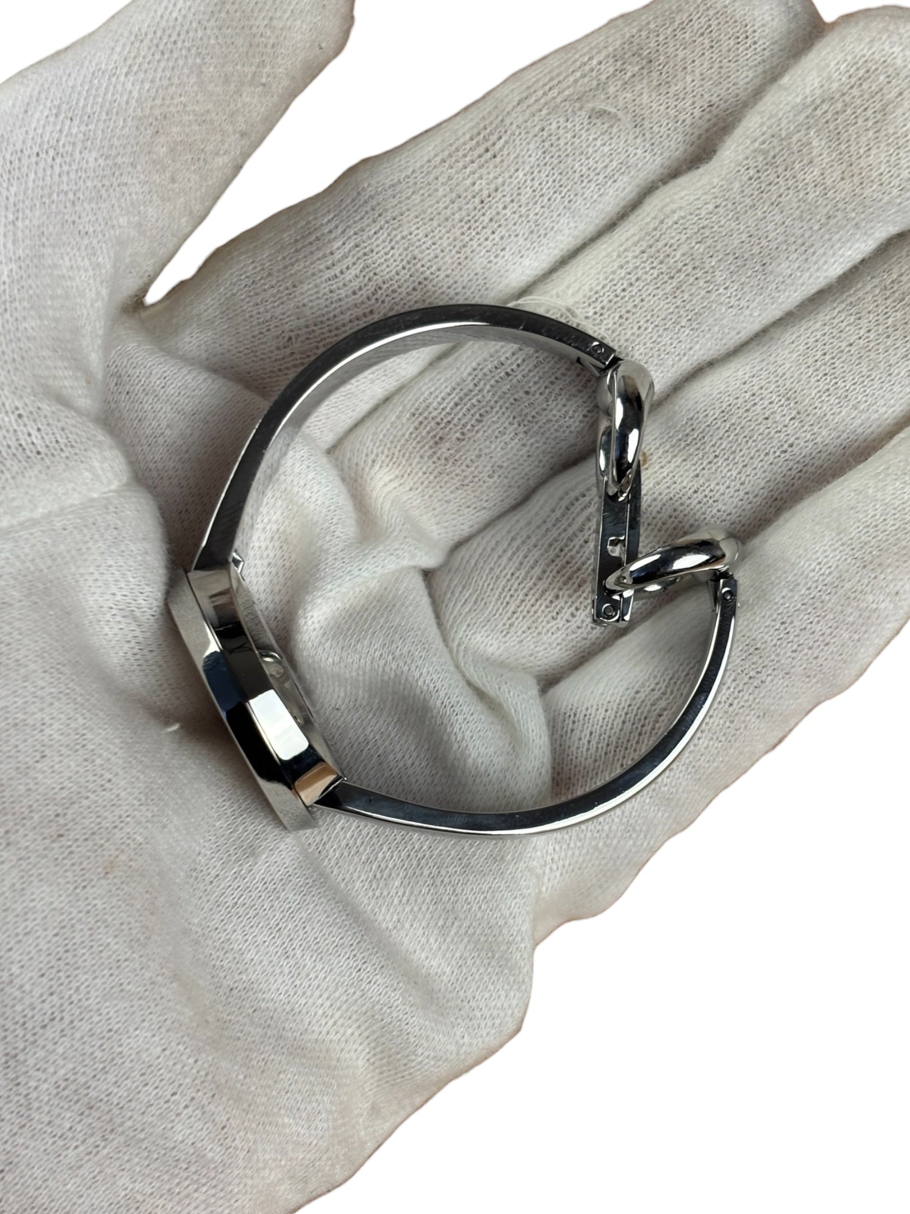 Gucci 129.5 Round GG Dial Bangle Band