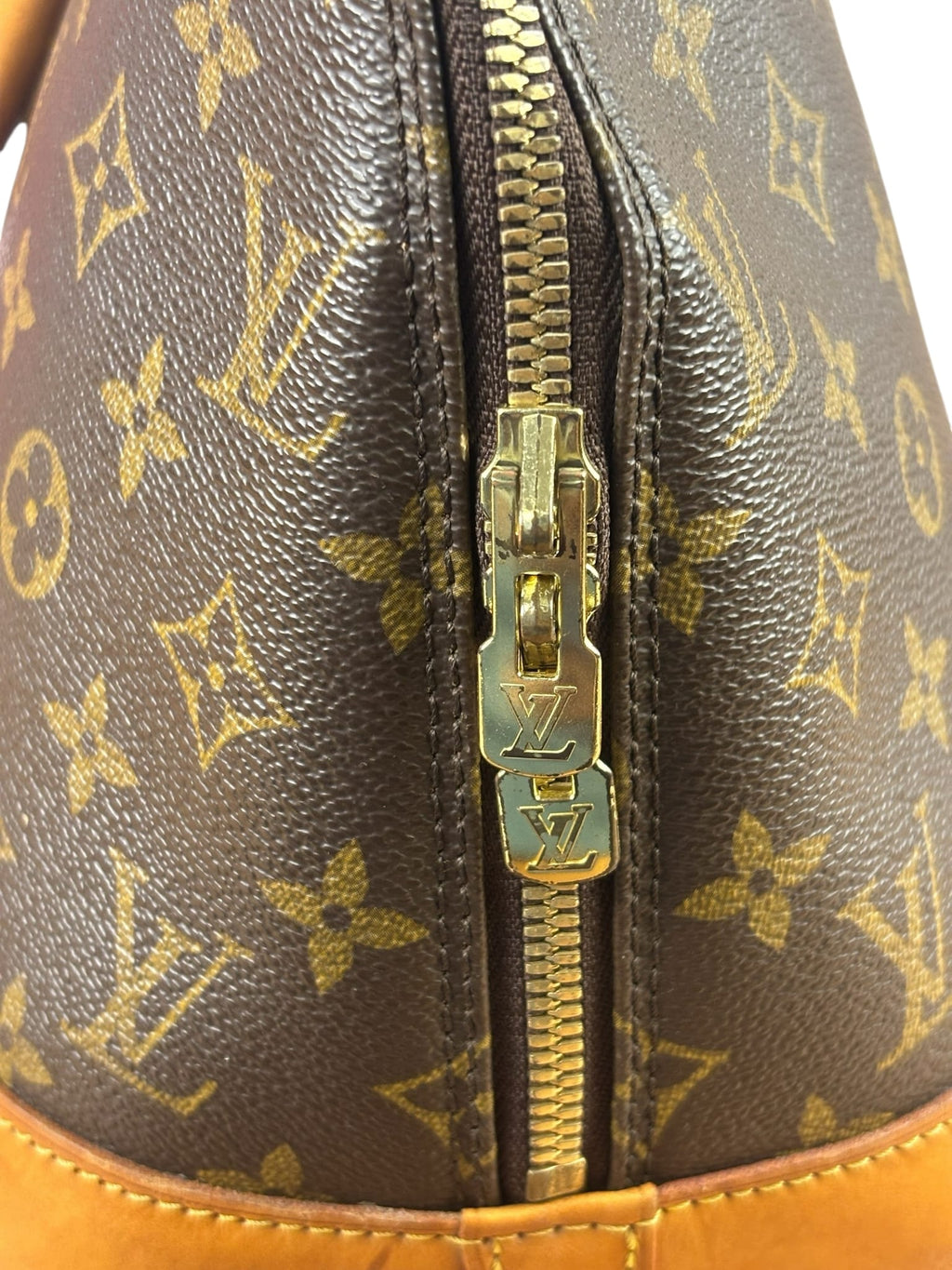 Louis Vuitton Monogram Alma Handbag PM