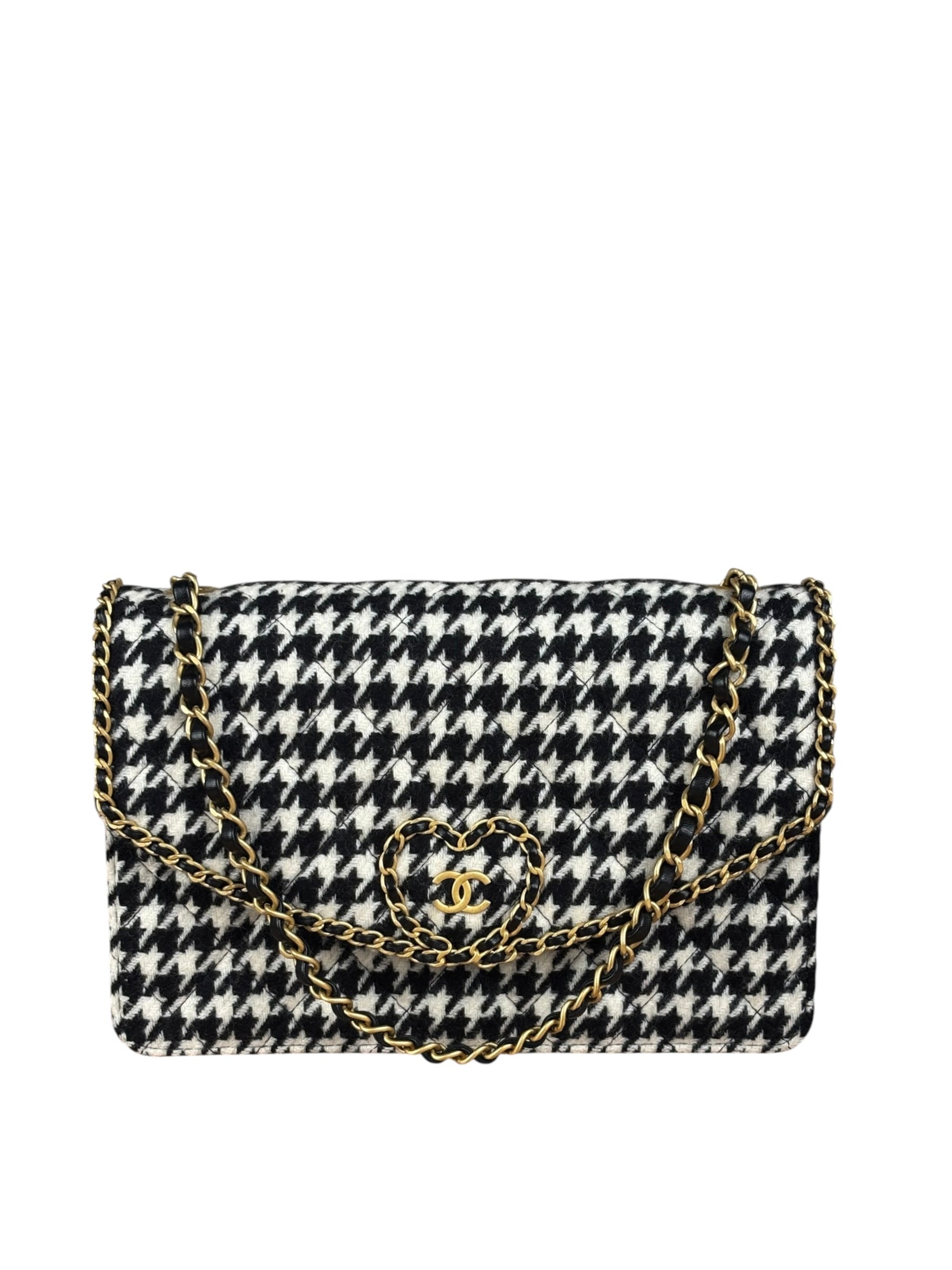 Chanel Houndstooth Tweed Heart Chain Flap Bag 2024