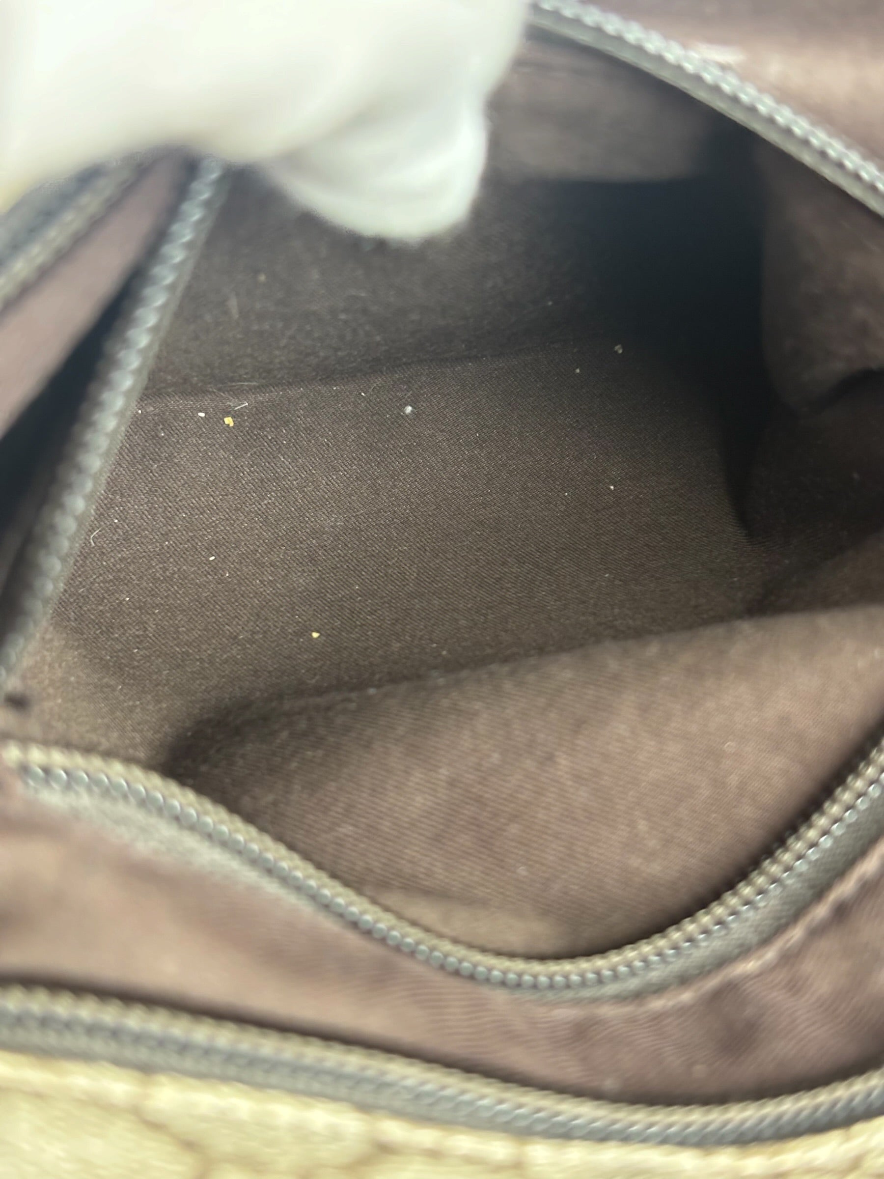 Gucci GG Supreme Canvas Flat Messenger Bag