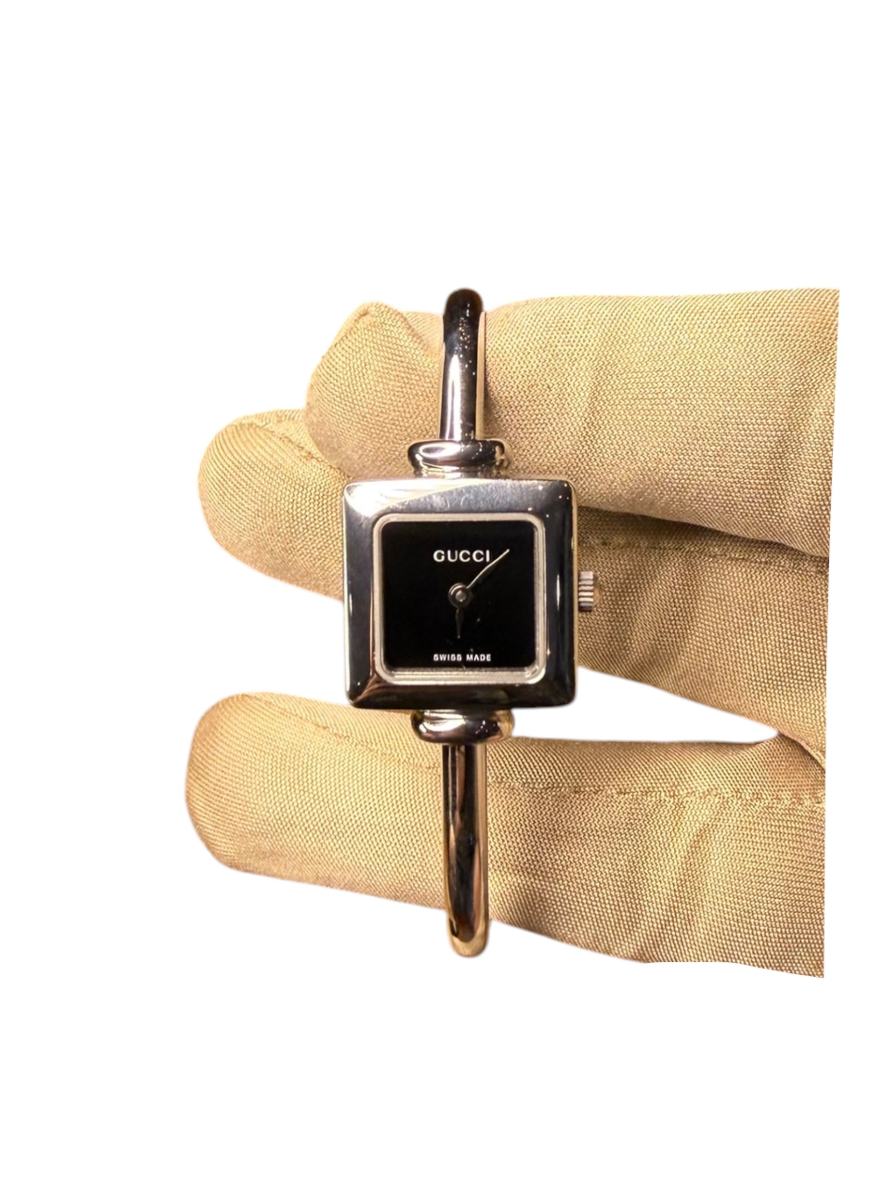 Gucci 1900L Black Square Dial Bangle