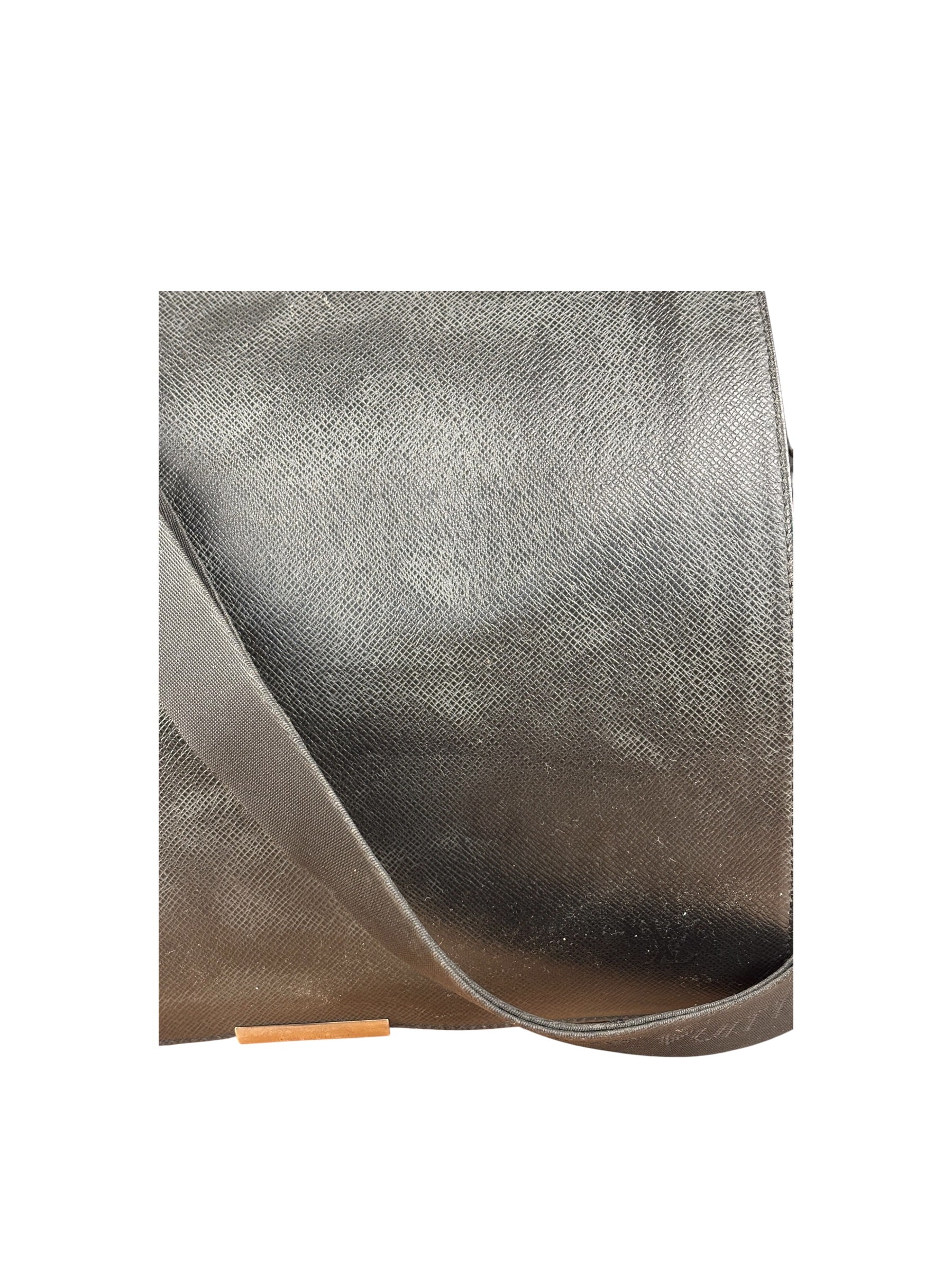 Louis Vuitton Black Leather Taiga Viktor Messenger Bag