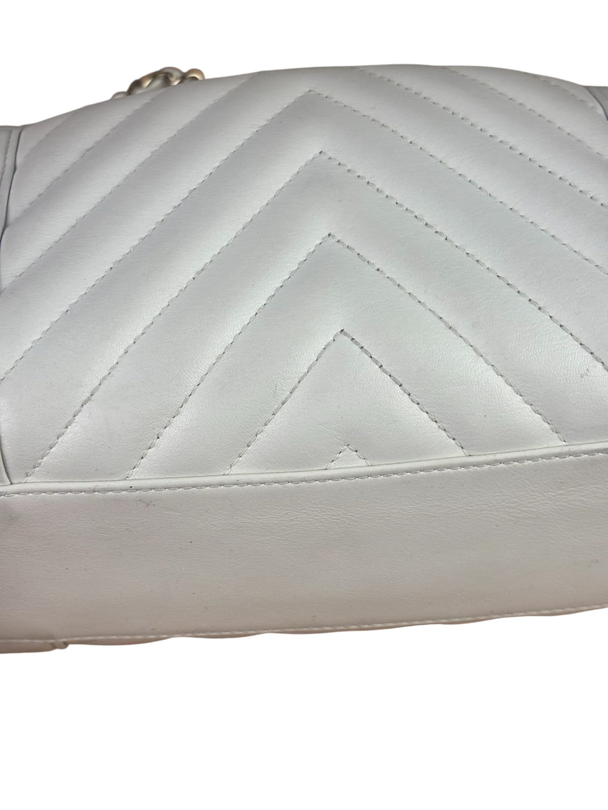 Chanel White Lambskin Chevron-Quilted Flap Bag 2019