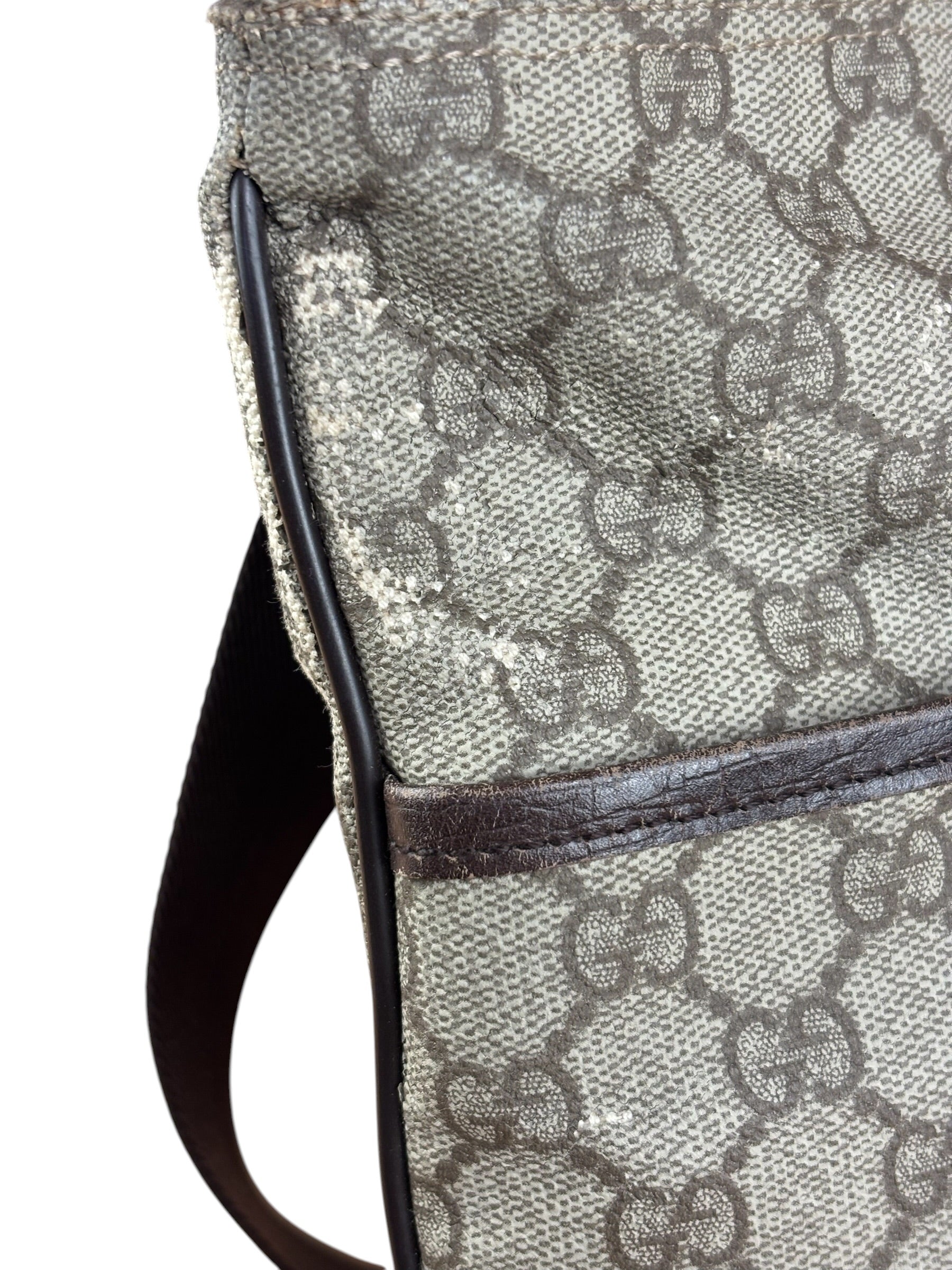Gucci GG Supreme Canvas Flat Messenger Bag