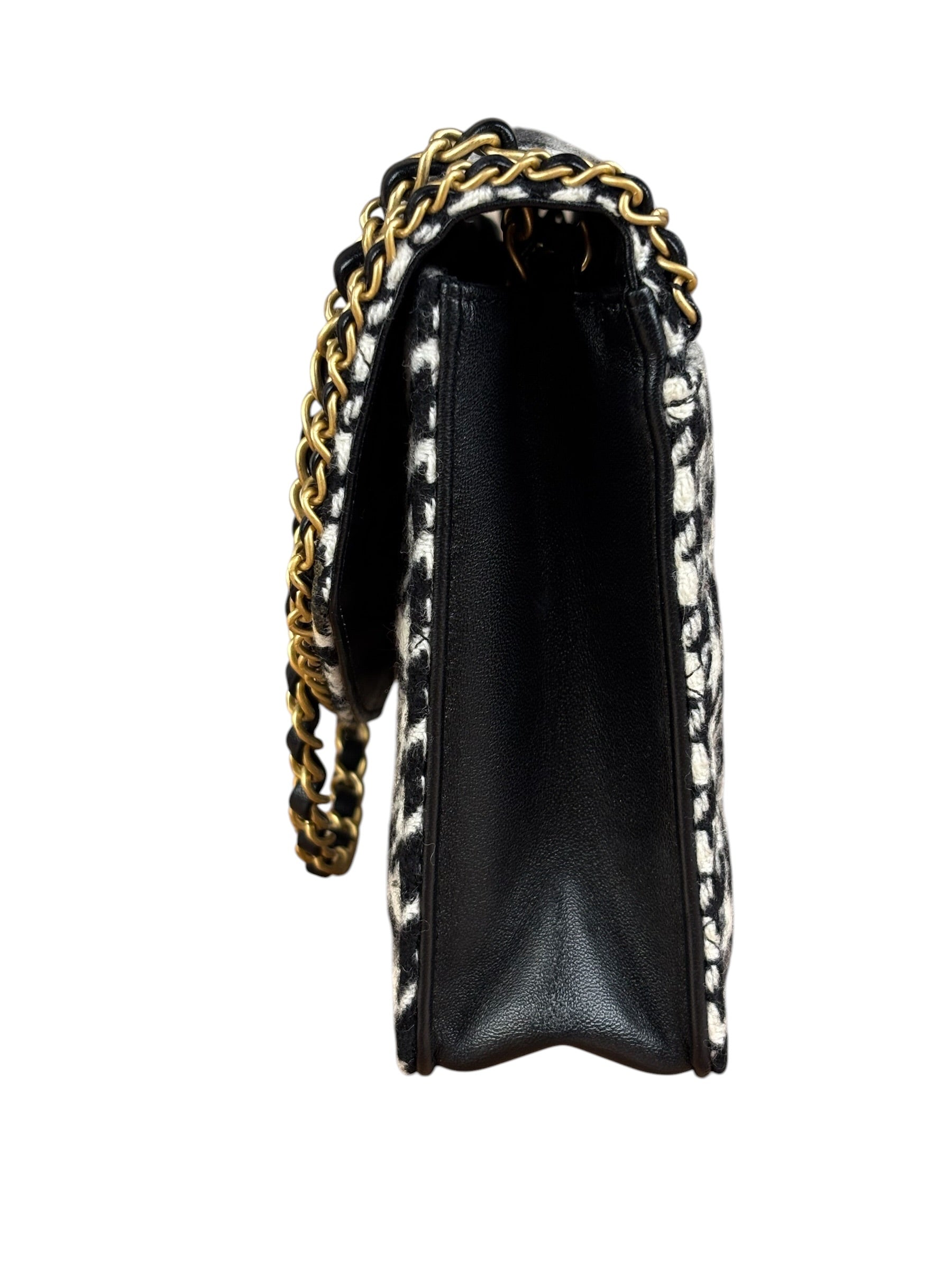 Chanel Houndstooth Tweed Heart Chain Flap Bag 2024