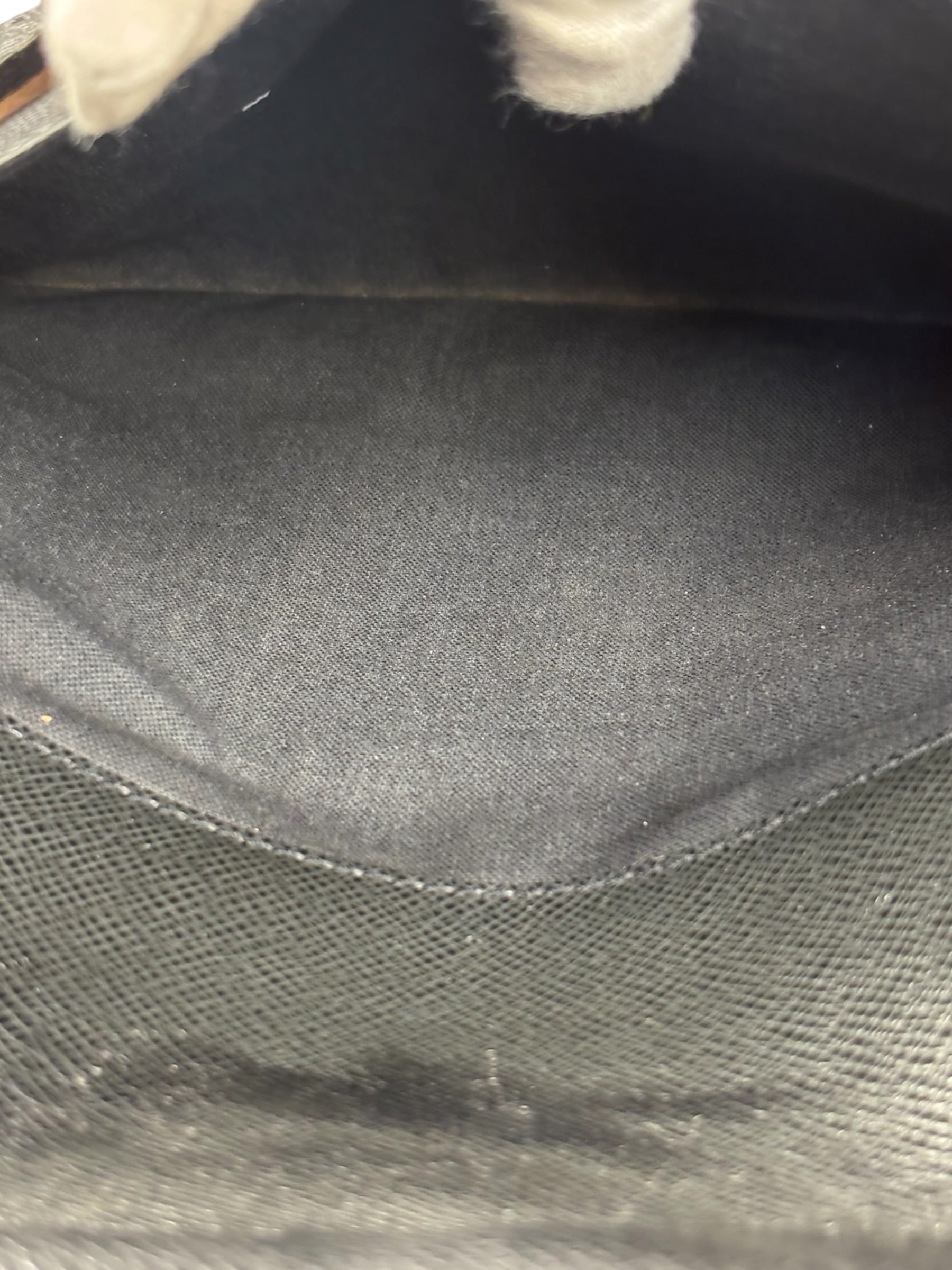 Louis Vuitton Black Leather Taiga Andrei Messenger Bag