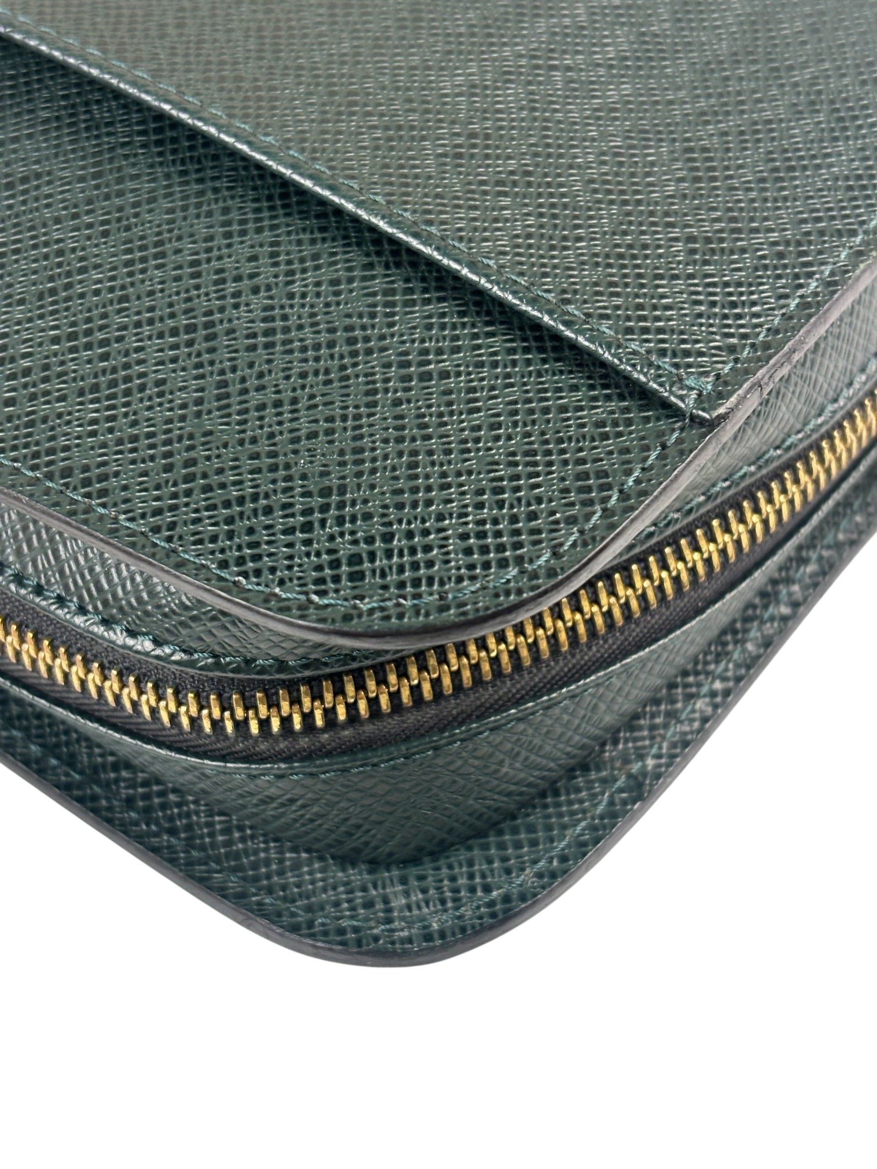 Louis Vuitton Green Taiga Leather Baikal Clutch
