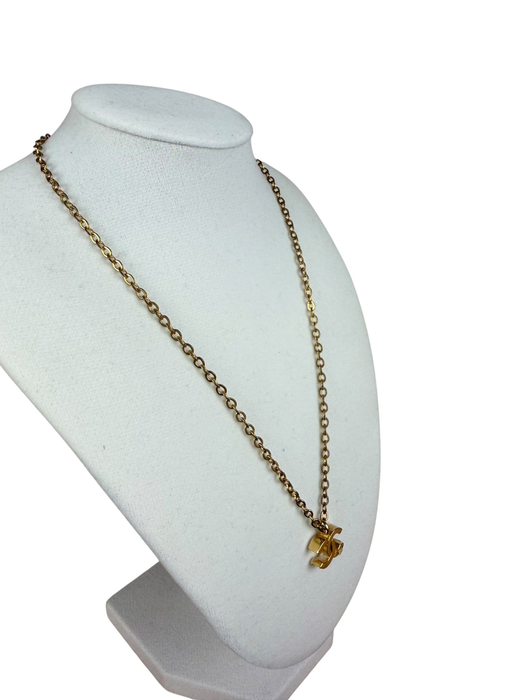 Chanel Vintage Interlocking Cc logo Pendant Necklace