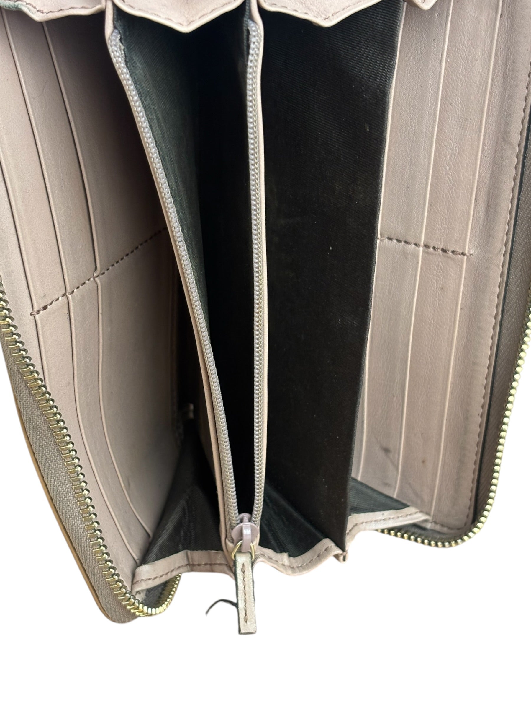 Gucci Interlocking GG Patent Zip Wallet