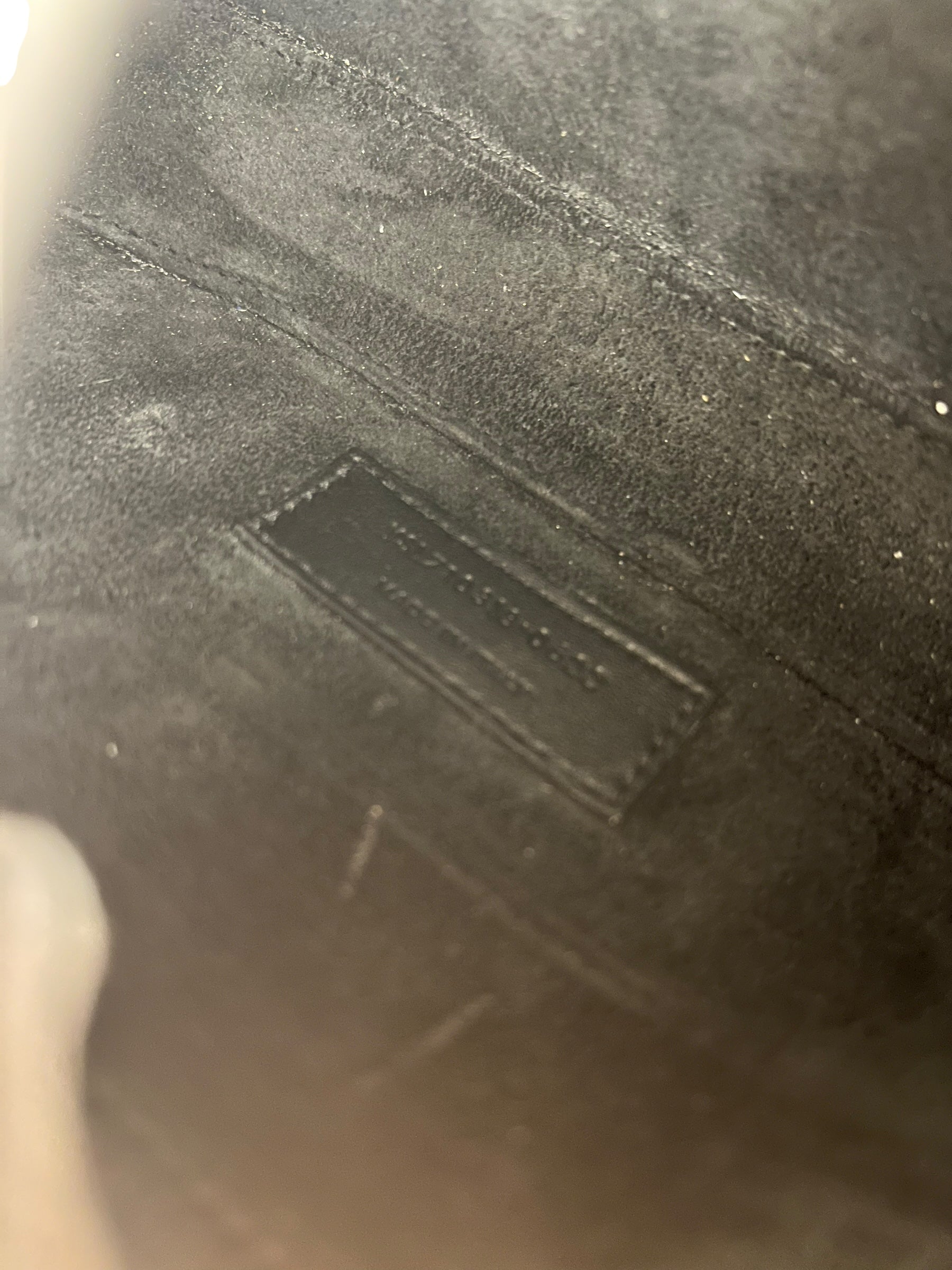 Saint Laurent Le 5 à 7 Smooth Leather Handbag Black