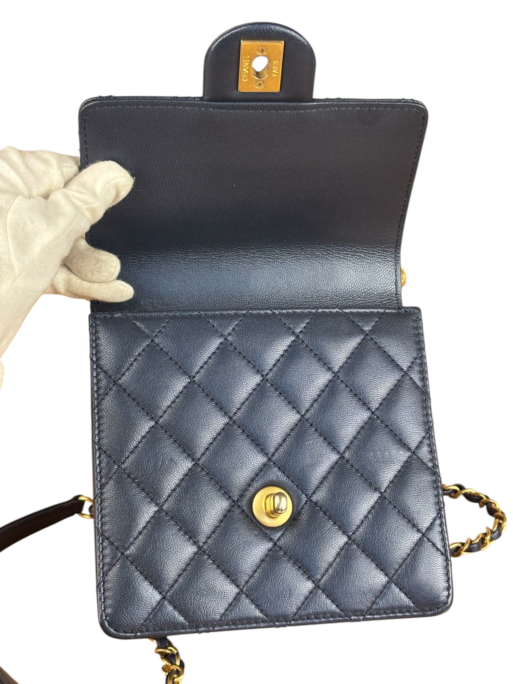 Chanel Chic Pearl Flap Shoulder/Crossbody Bag