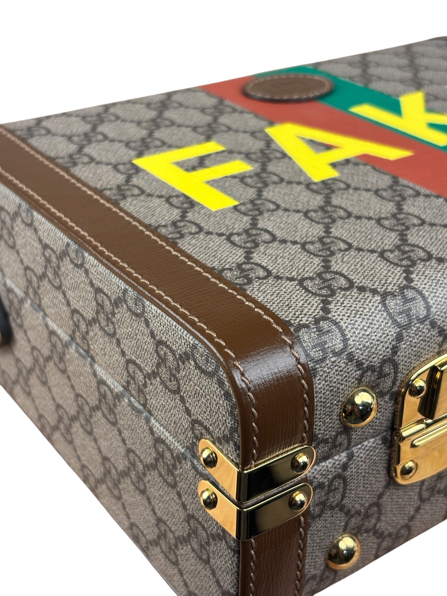 Gucci GG Supreme Fake/Not Savoy Beauty Case Crossbody