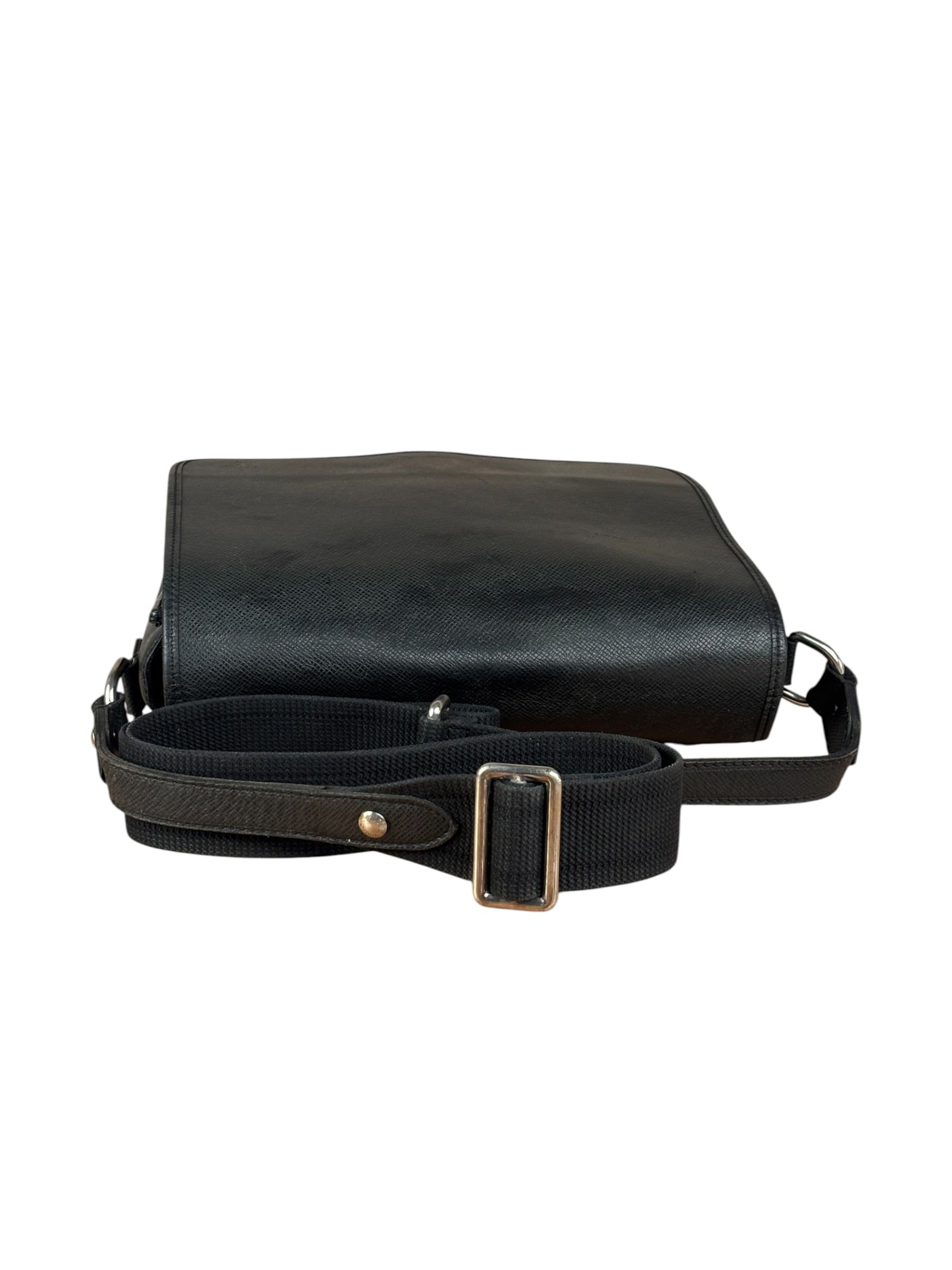 Louis Vuitton Black Leather Taiga Andrei Messenger Bag