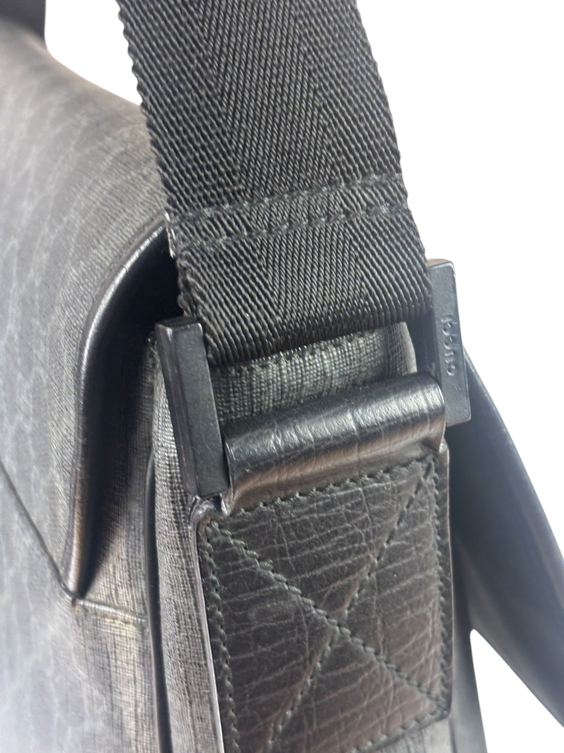 Gucci Grey/Black Leather GG Supreme Messenger Bag