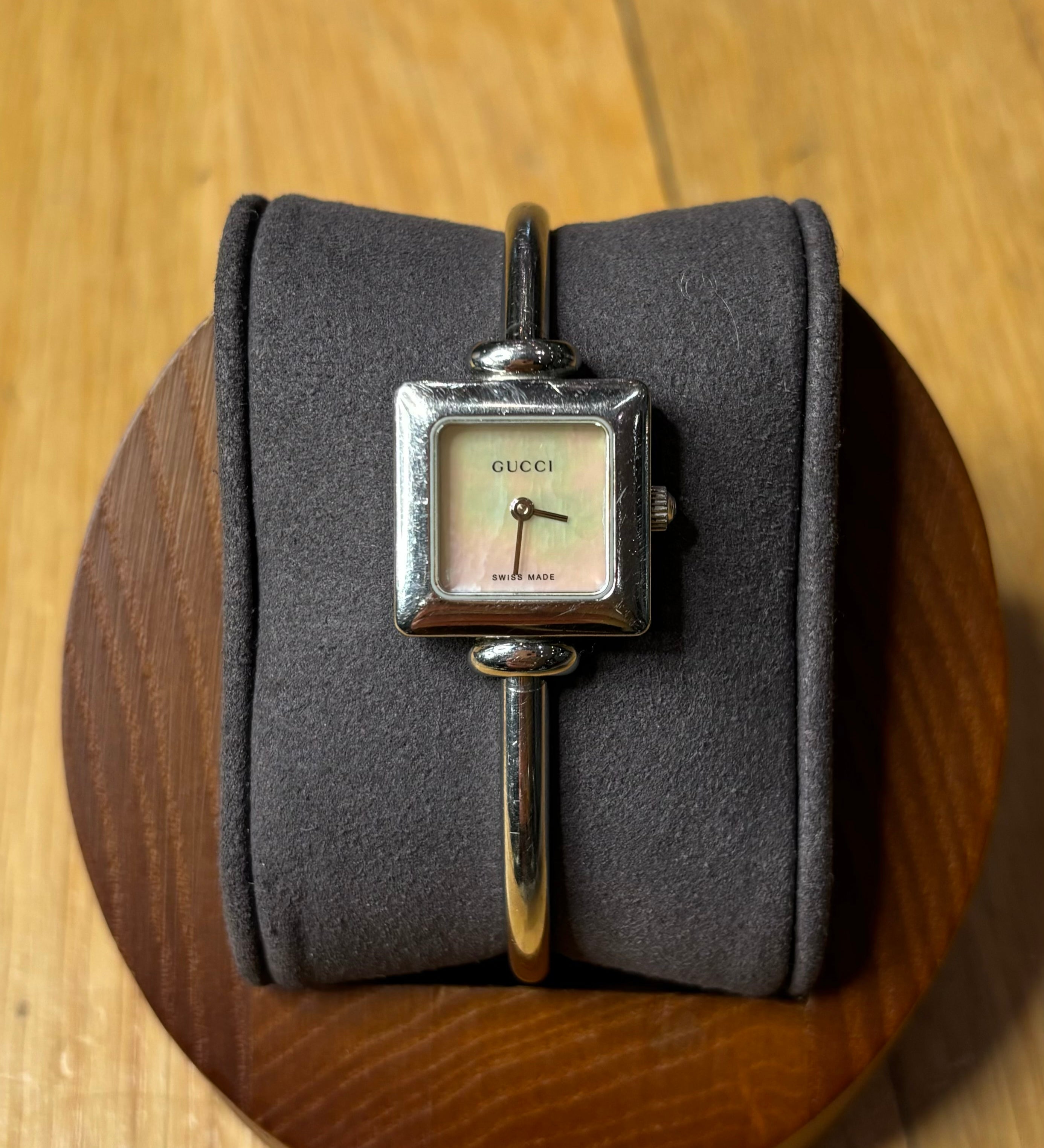 Gucci 1900L Mother Of Pearl Square Dial Bangle