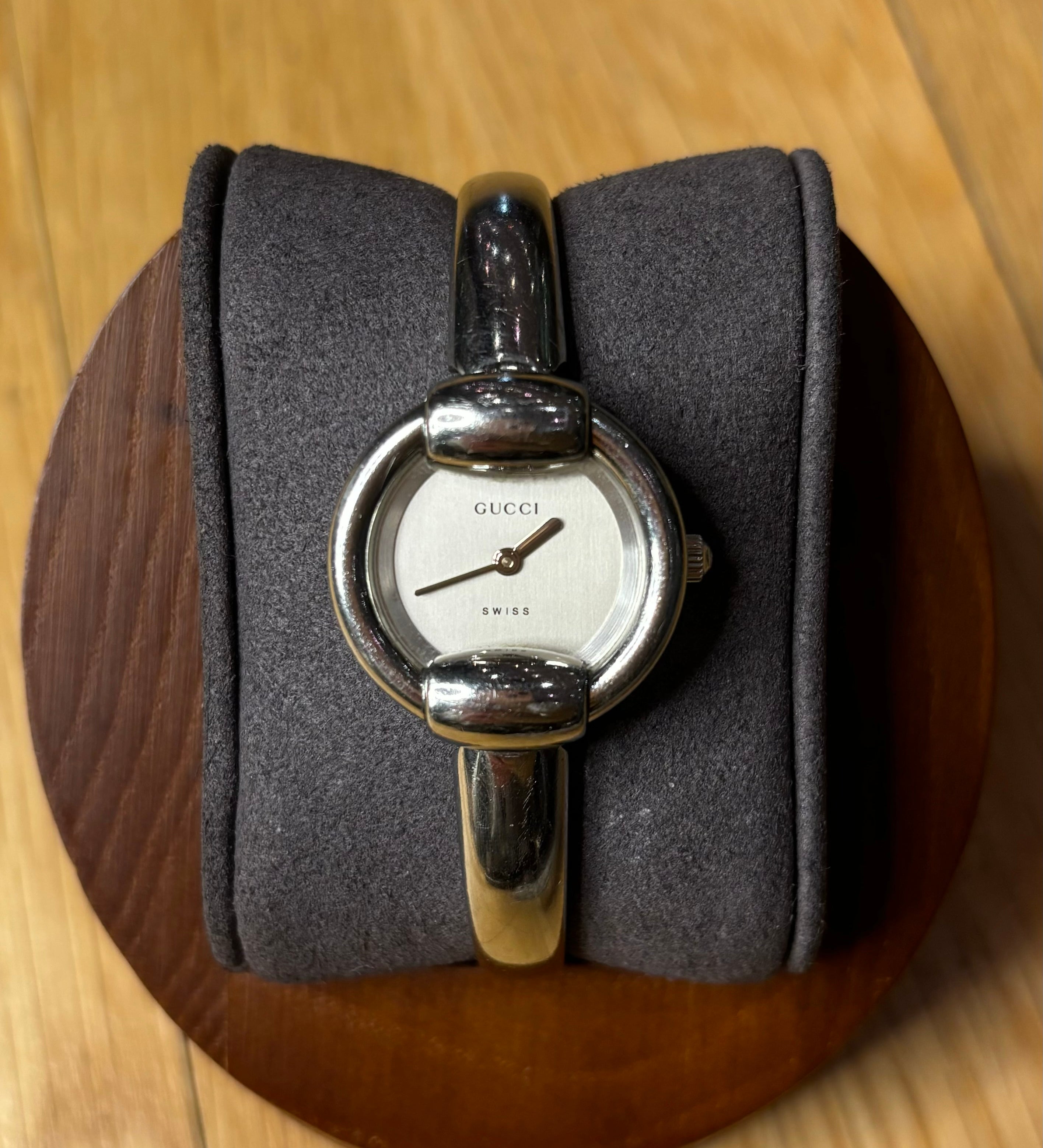 Gucci 1400L Circle Dial Bangle Band