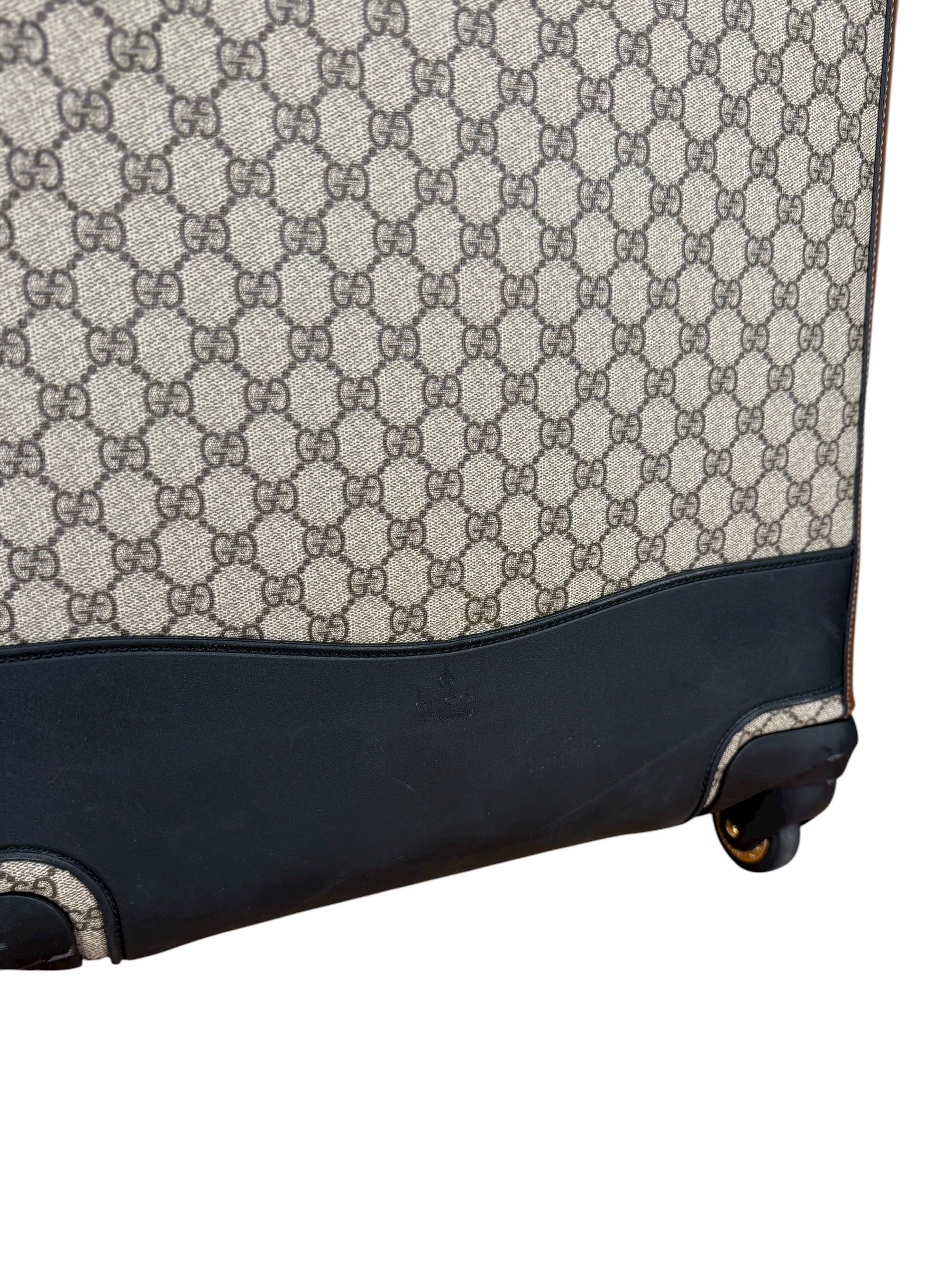 Gucci GG Supreme Medium Trolley Luggage