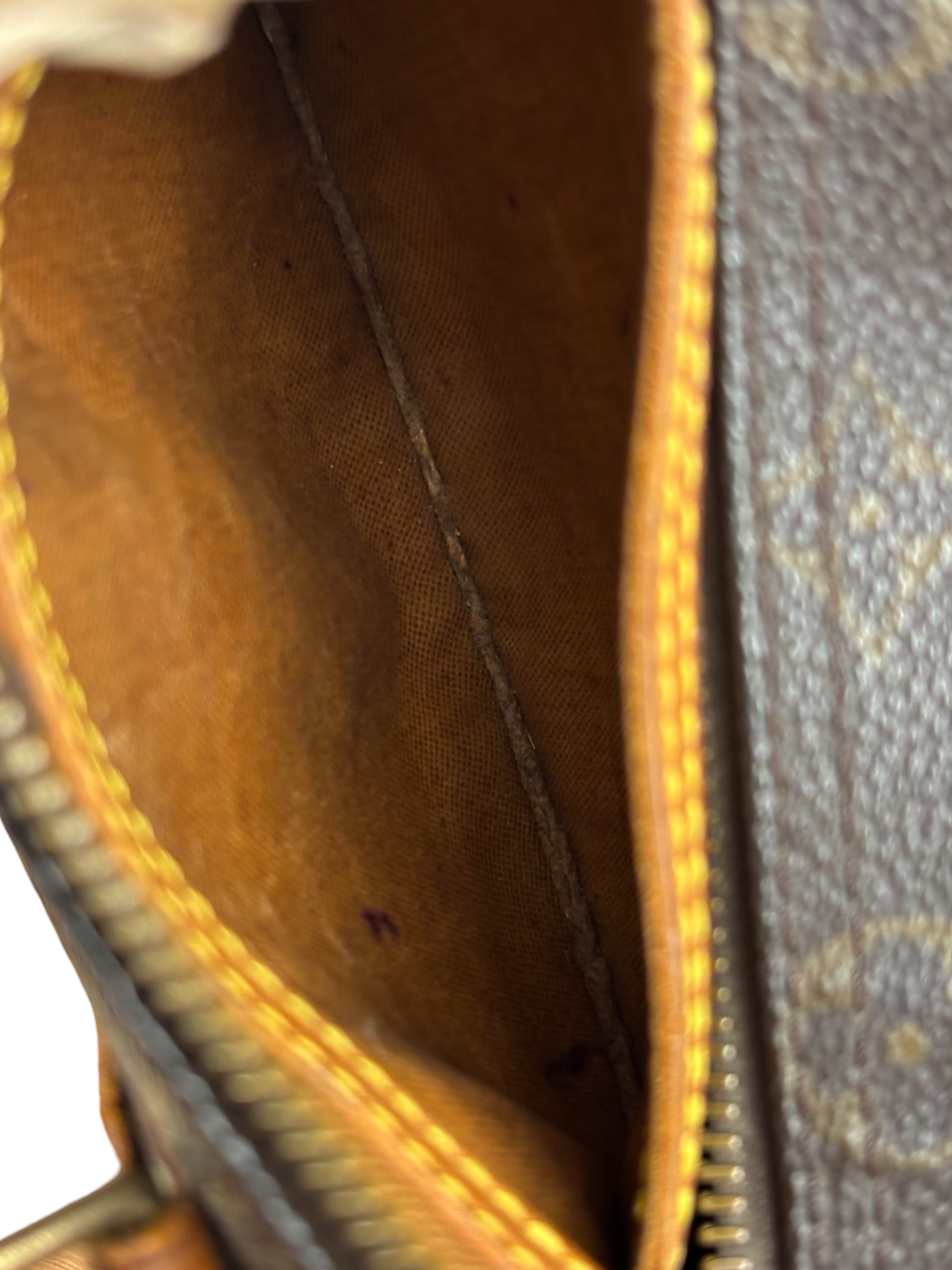 Louis Vuitton Monogram Speedy 25