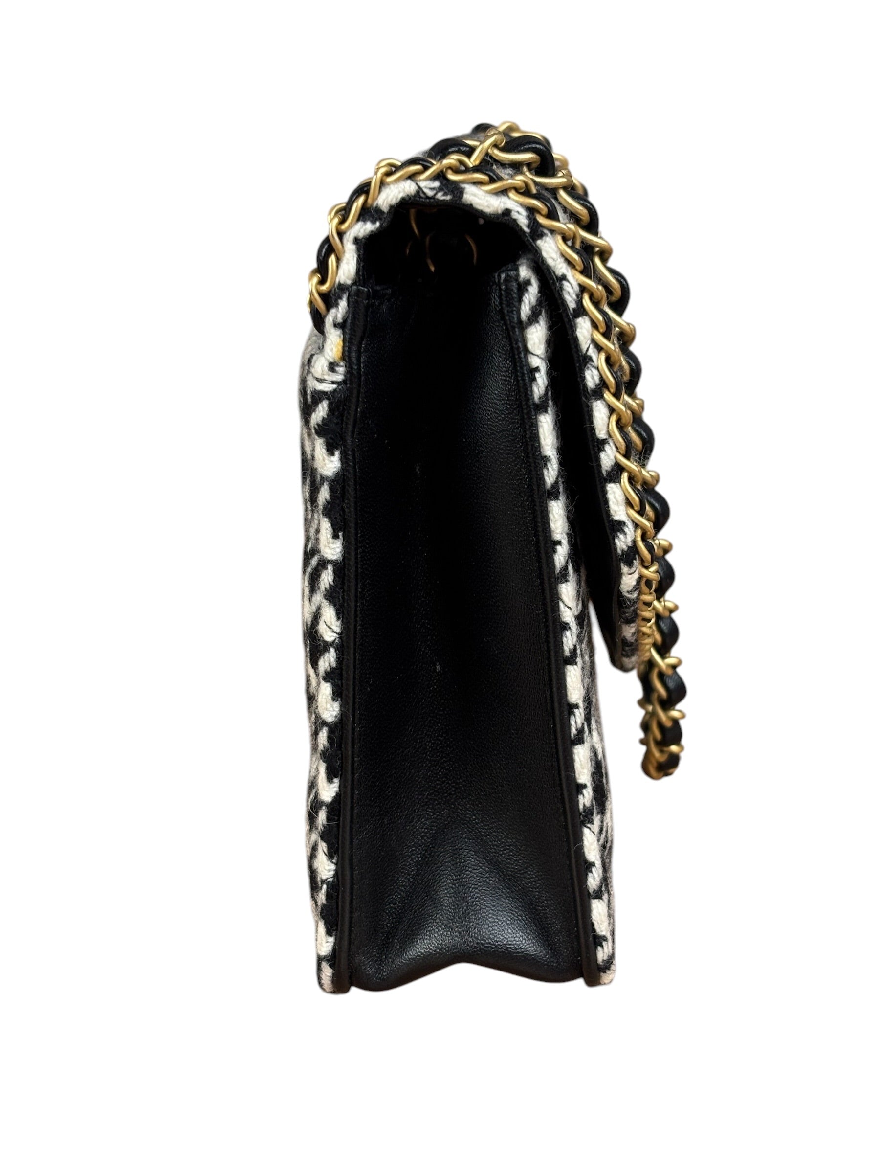 Chanel Houndstooth Tweed Heart Chain Flap Bag 2024