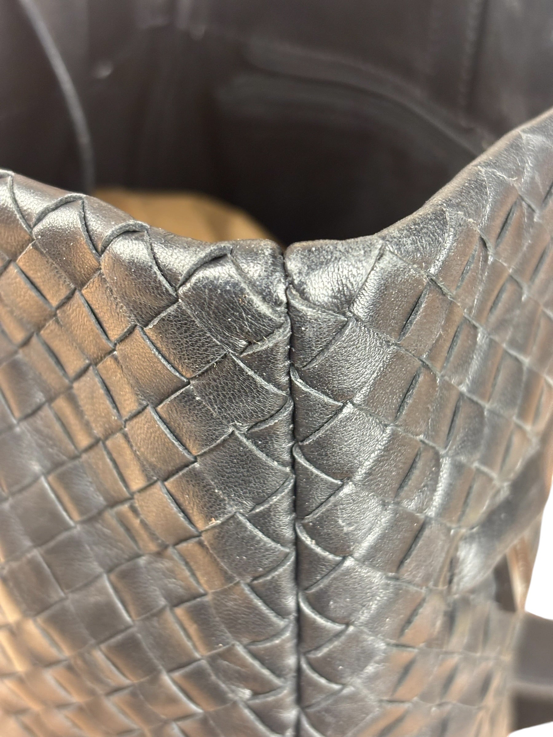 Bottega Veneta Black Intrecciato weave Shoulder bag