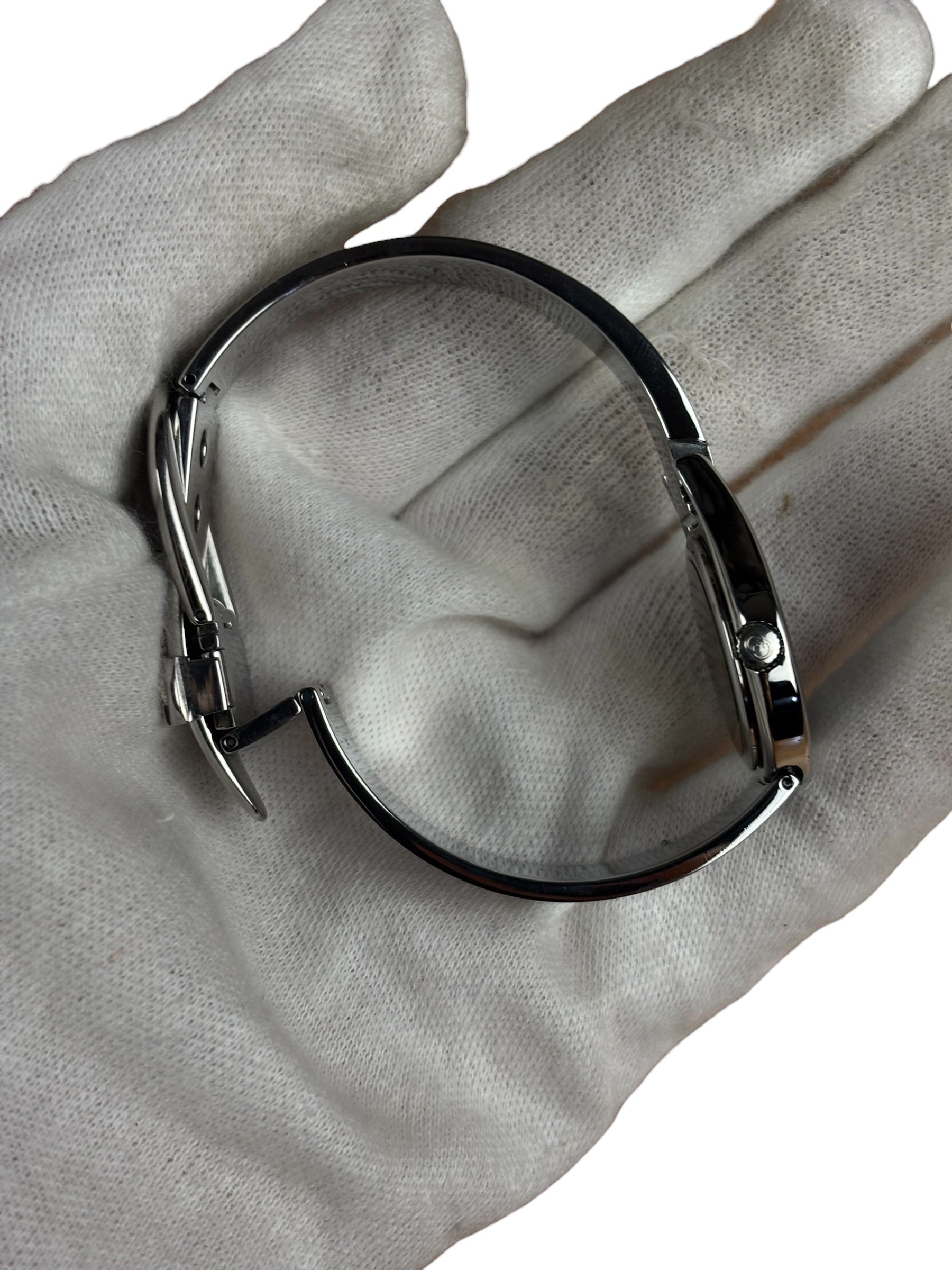 Gucci Vintage Black Dial Choker/Round Bangle Watch 6700L