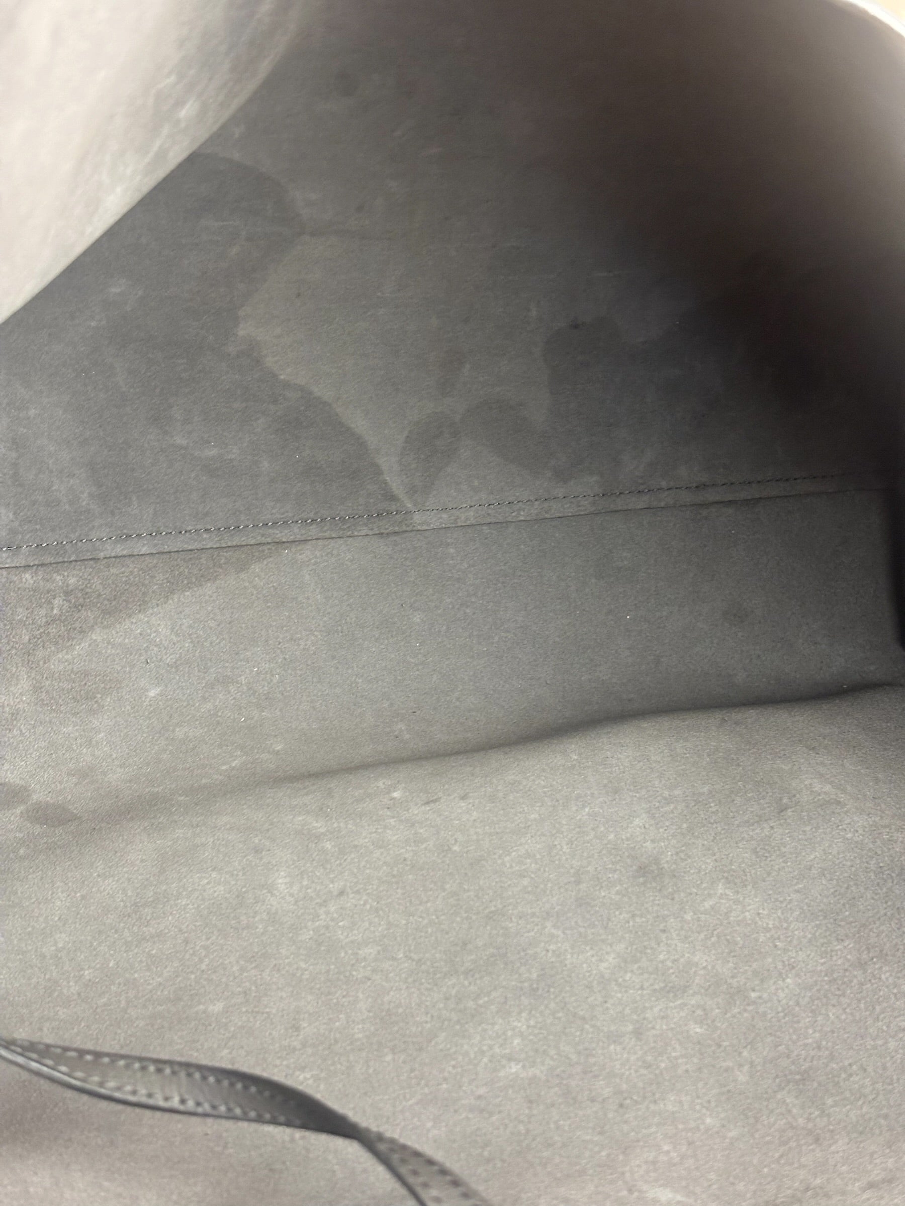 Yves Saint Laurent Leather East-West Shopping Tote Bag