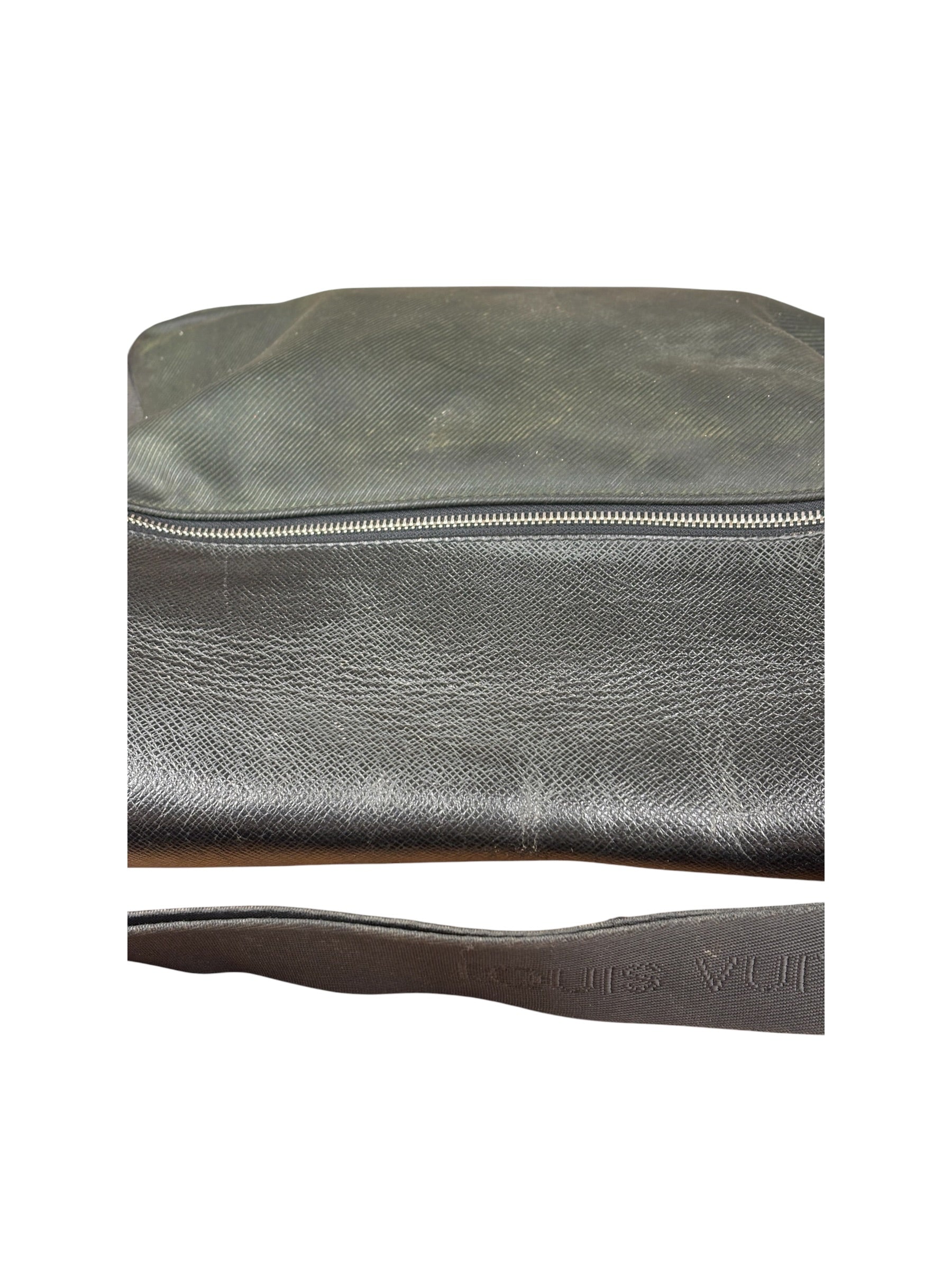 Louis Vuitton Black Leather Taiga Viktor Messenger Bag