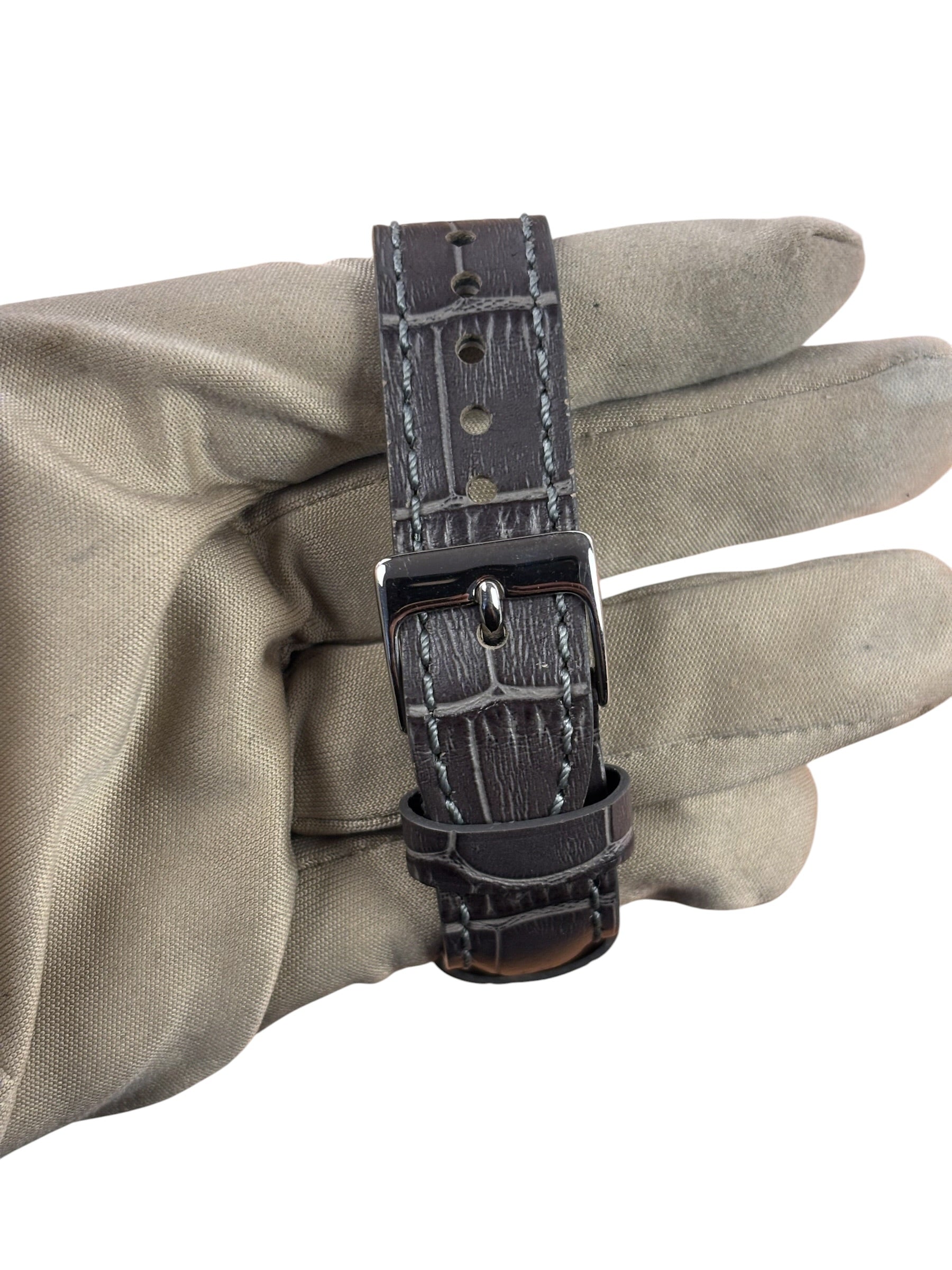 Gucci 5500M Silver Roman Dial Grey Croc Strap