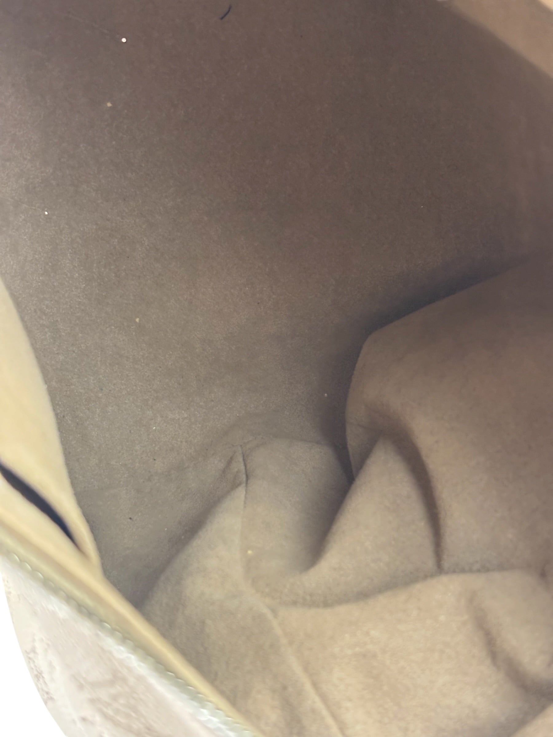 Louis Vuitton Monogram Mahina Hobo MM