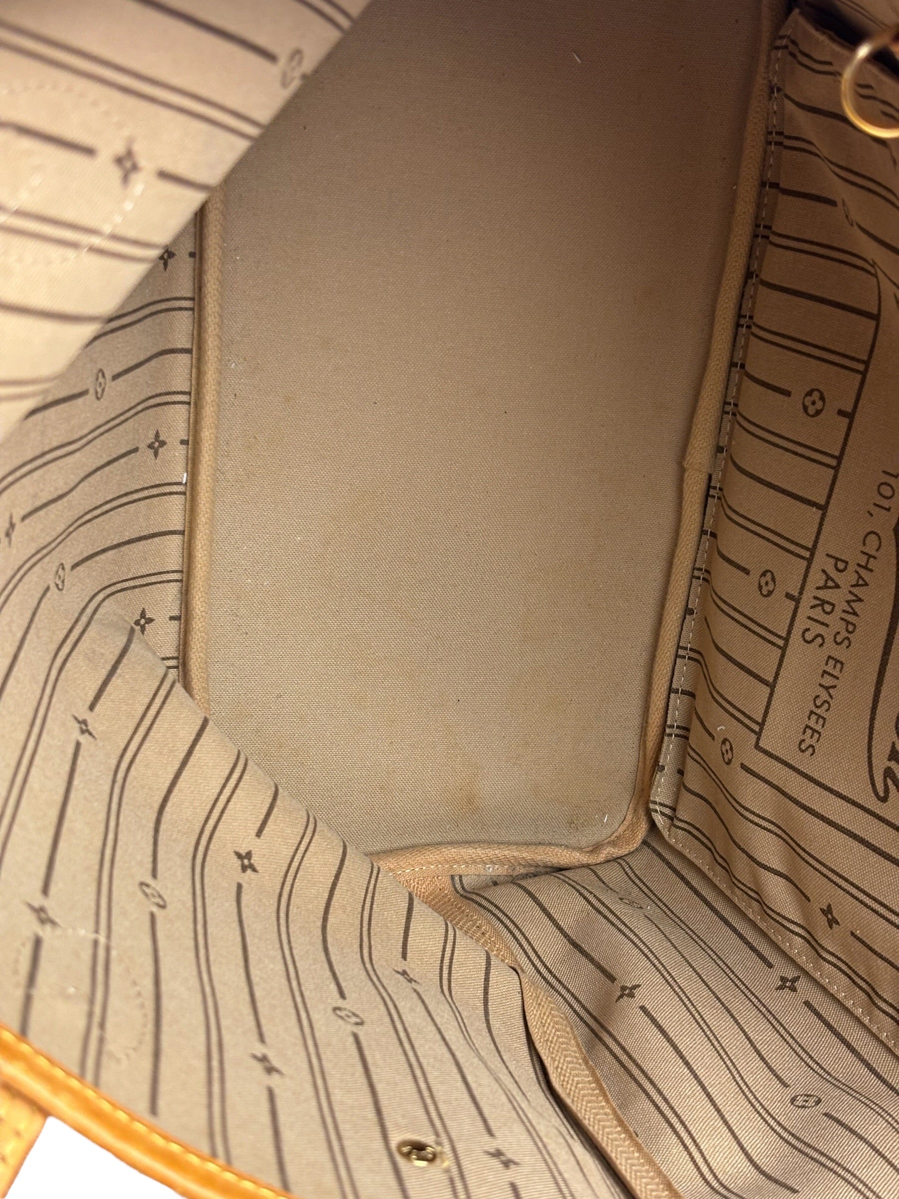 Louis Vuitton Monogram Neverfull MM Shoulder Bag