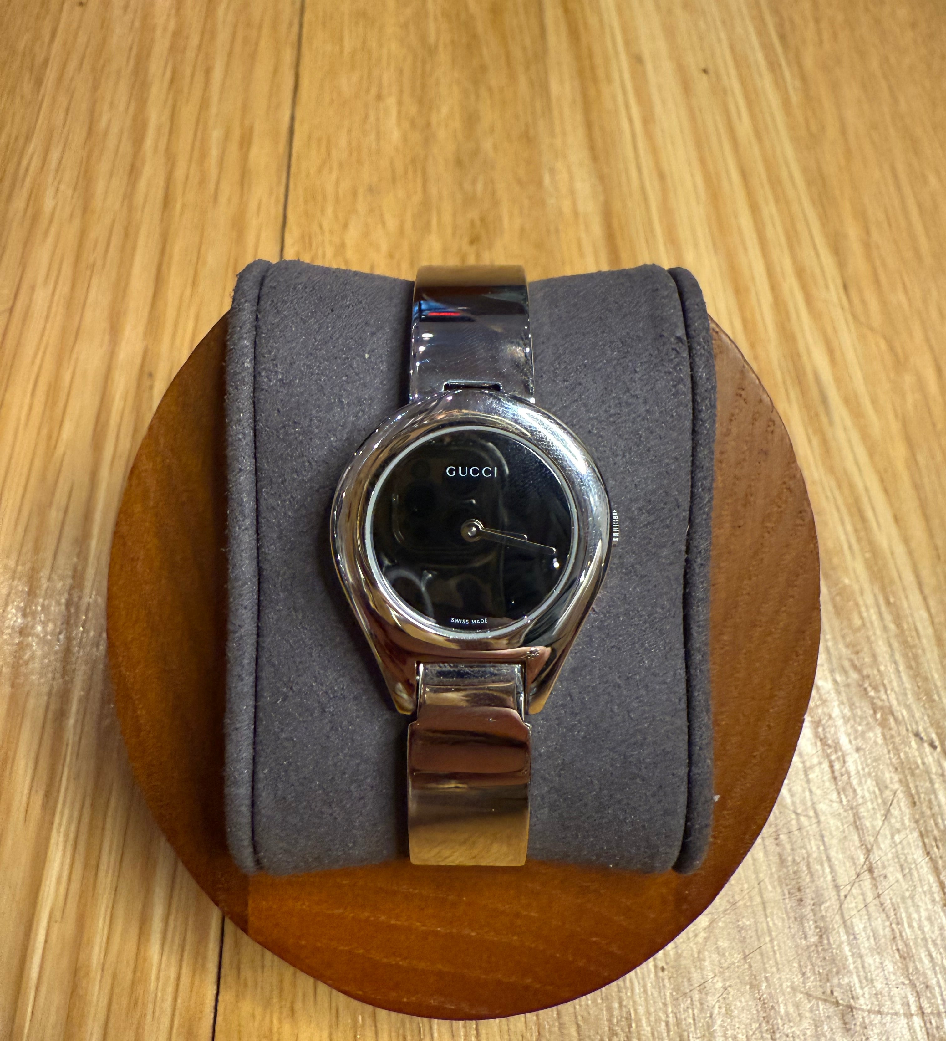 Gucci Black Round Dial Stainless Bangle Belt Clasp