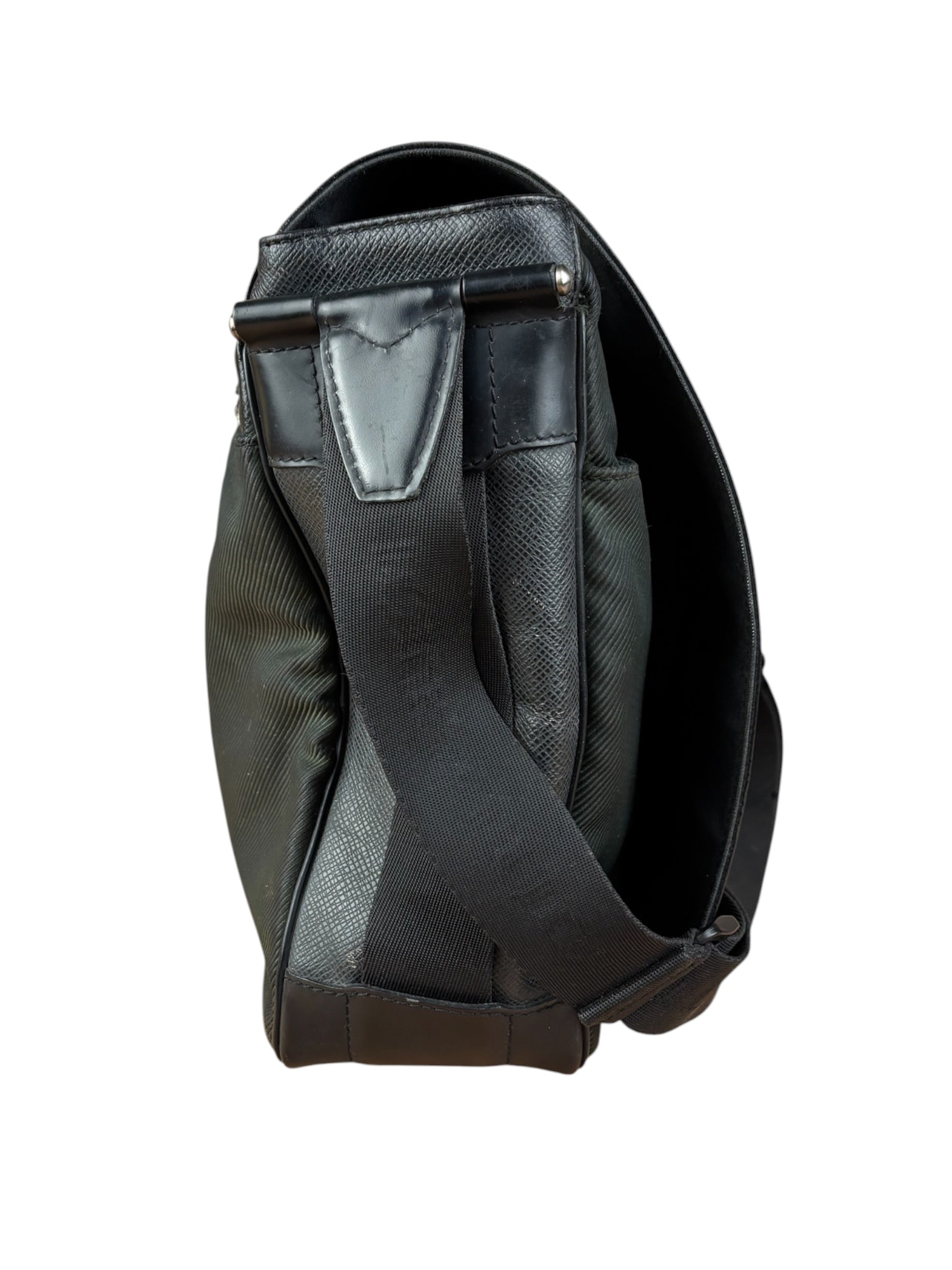 Louis Vuitton Black Leather Taiga Viktor Messenger Bag