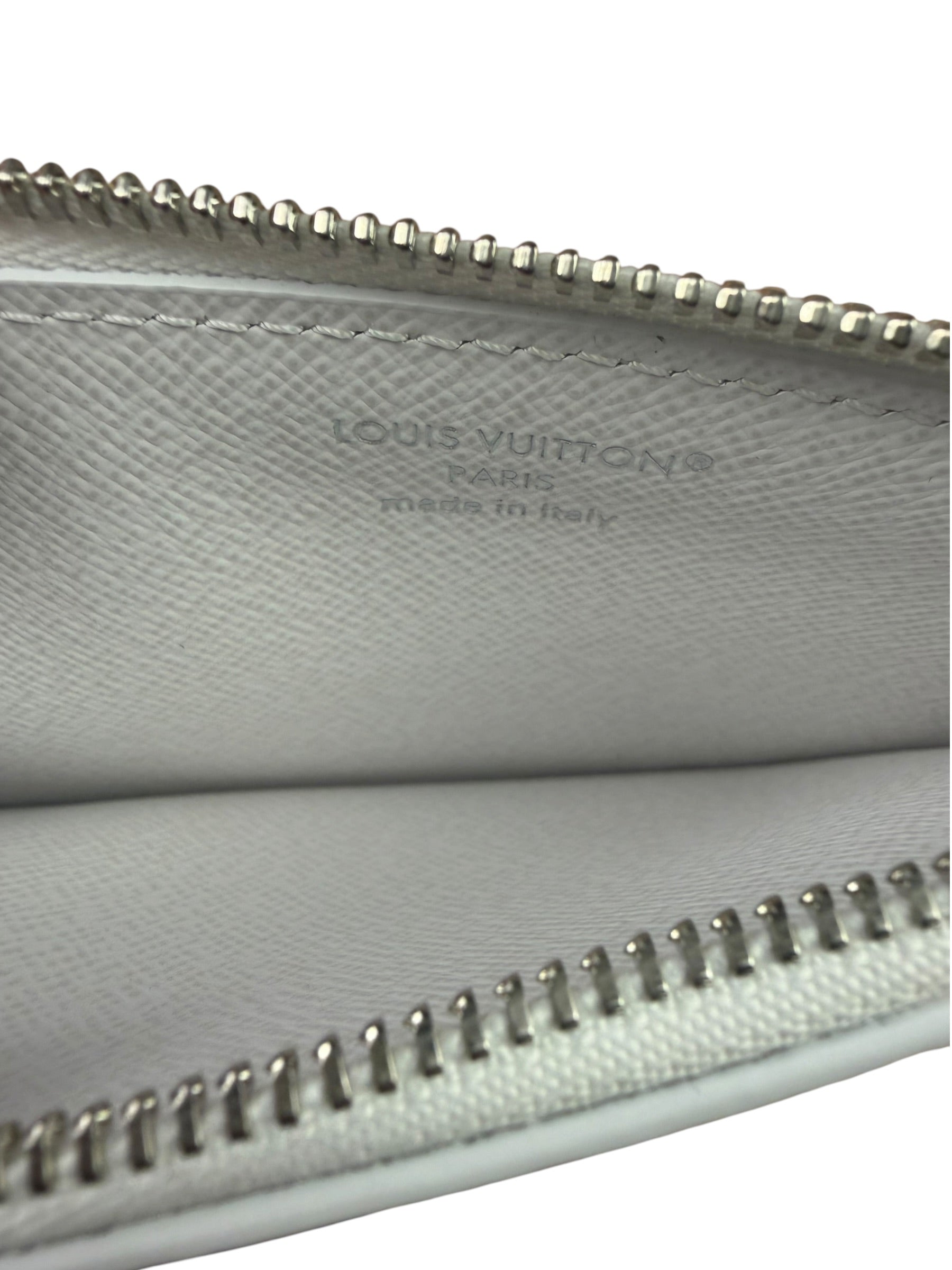 Louis Vuitton White Leather Ski Double Card Holder