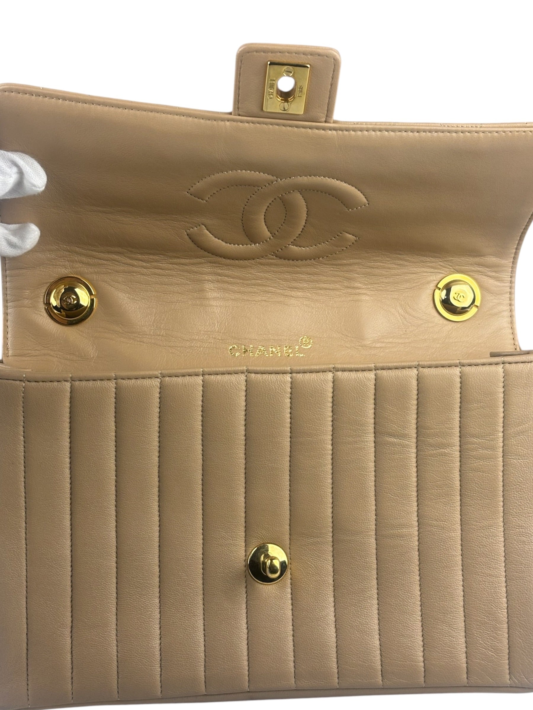 Chanel Vintage Tan Vertical Quilt Flap Shoulder Bag 1989