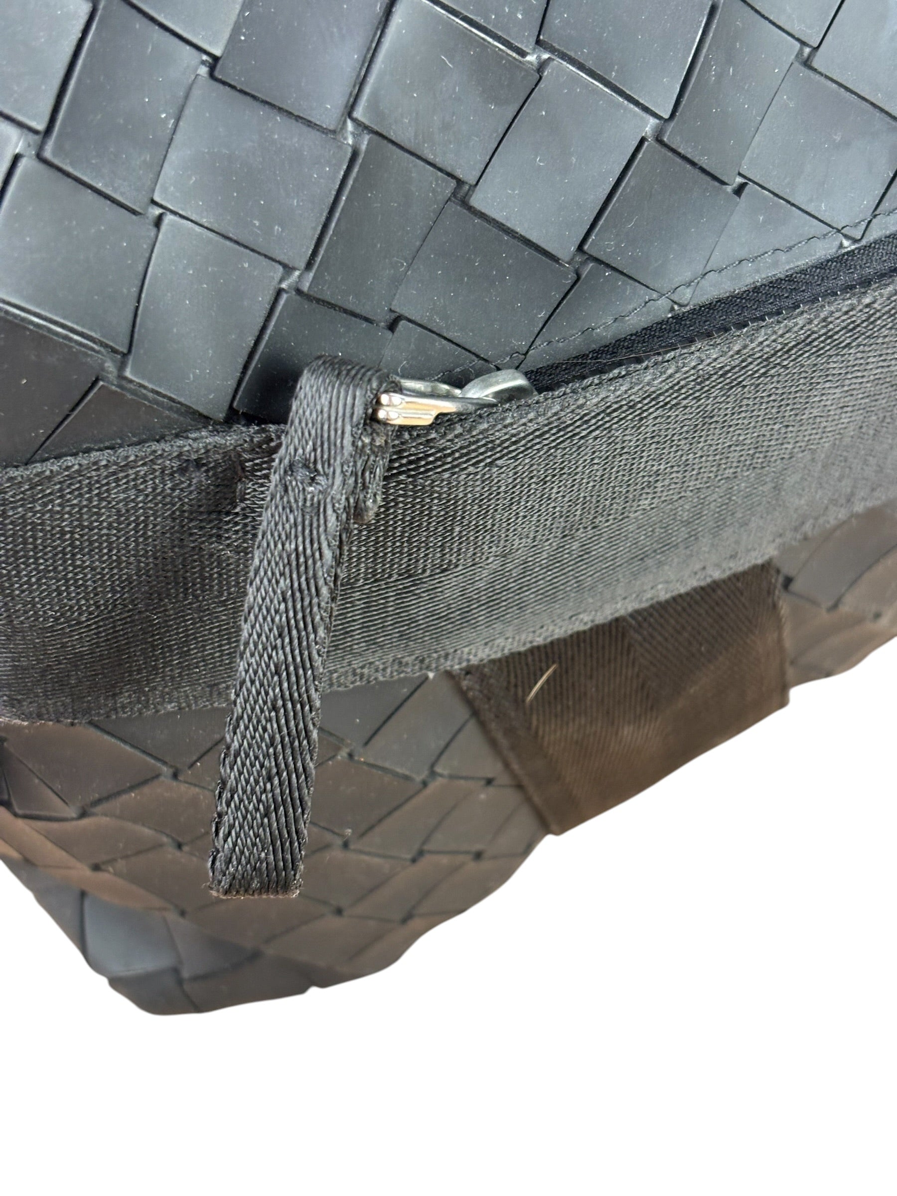 Bottega Veneta Black Rubber Intrecciato Messenger Bag