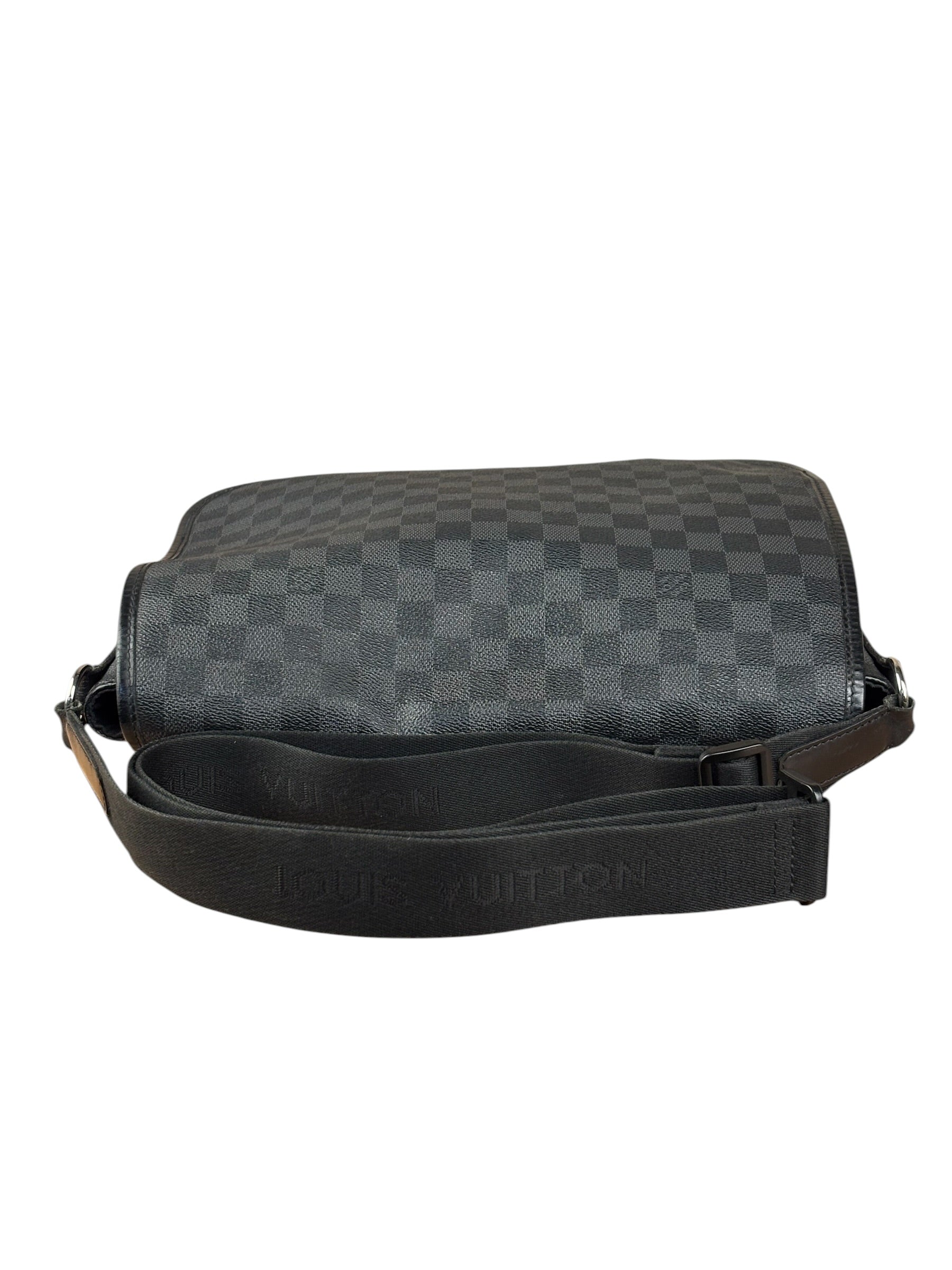 Louis Vuitton Damier Graphite Daniel Messenger Bag