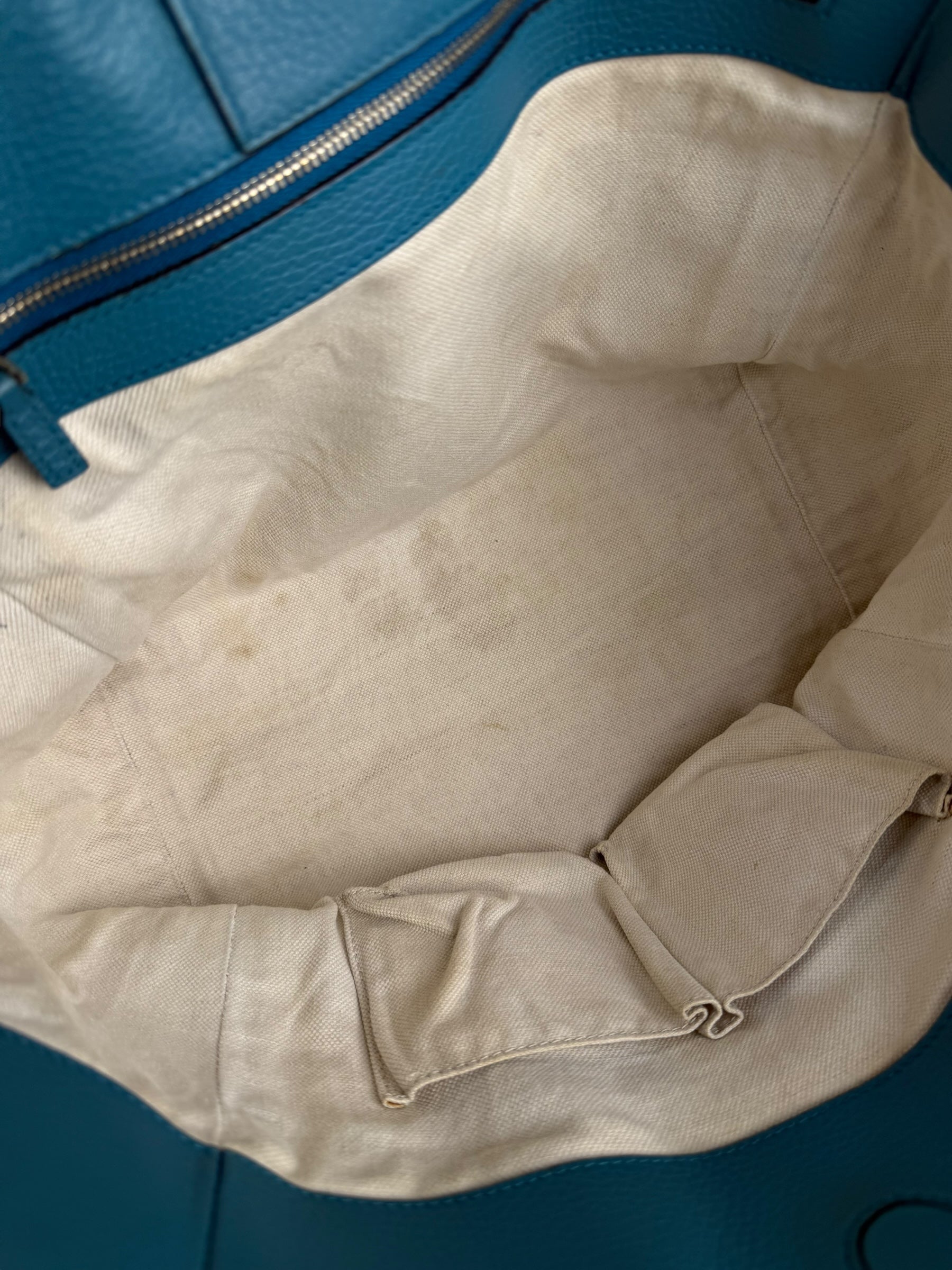 Gucci Blue Pebbled Leather Swinger Bag