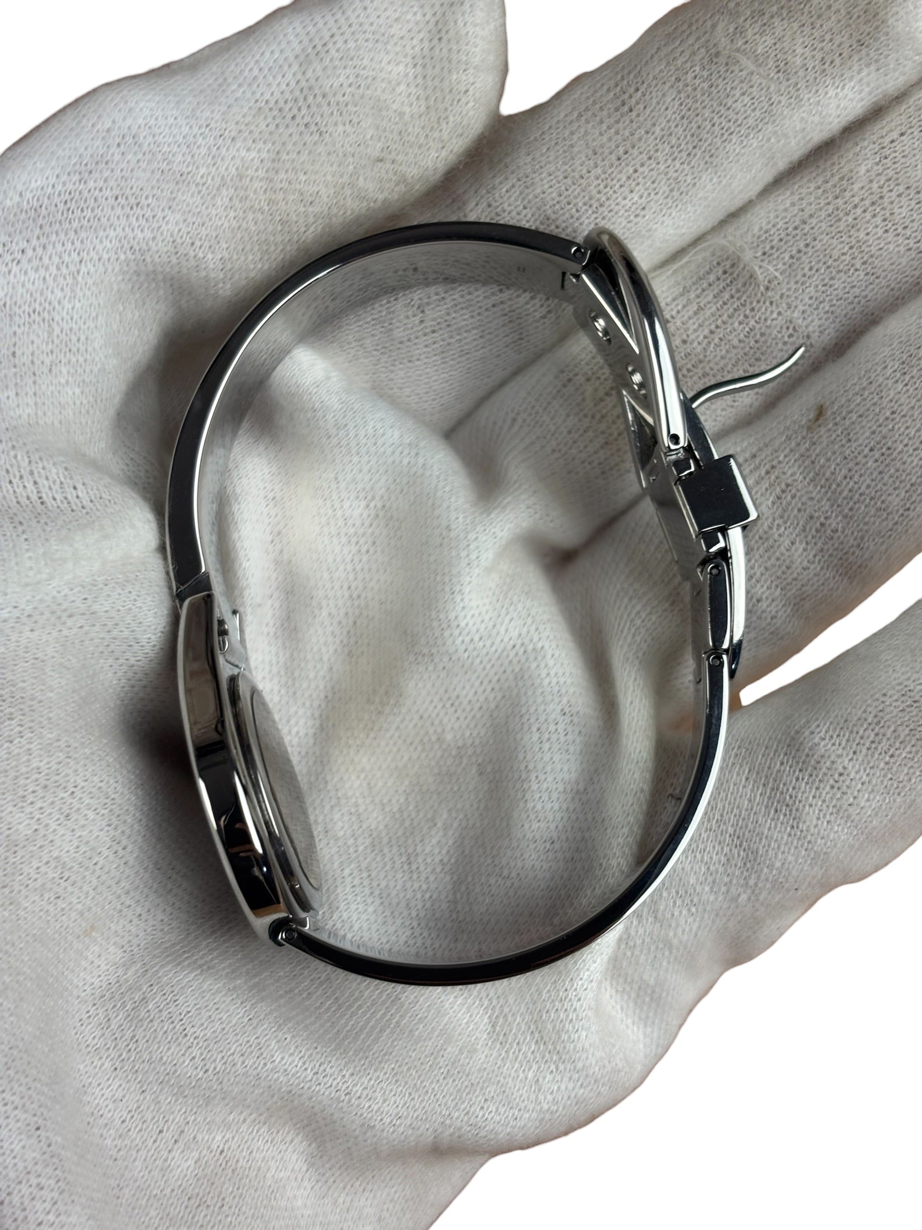 Gucci Vintage Black Dial Choker/Round Bangle Watch 6700L